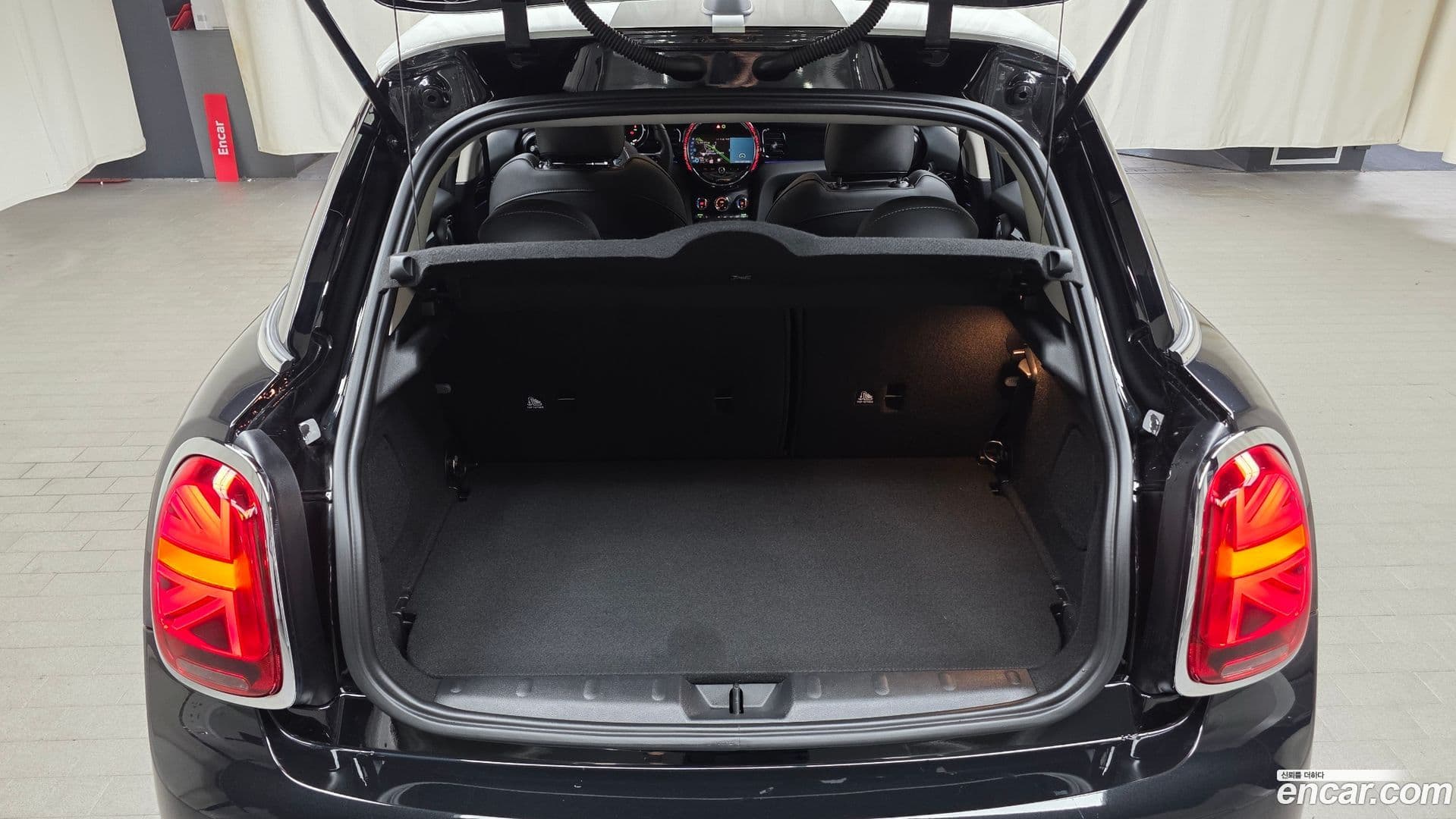 Main__Slider__Photo:Cooper Mini 2023.10-19