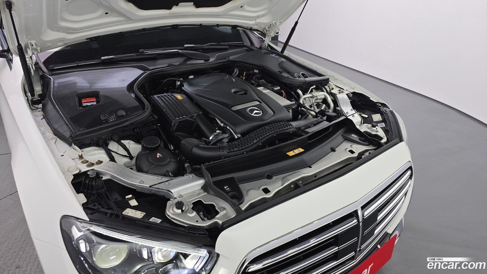 Main__Slider__Photo:E-Class Mercedes-Benz 2021.3-5