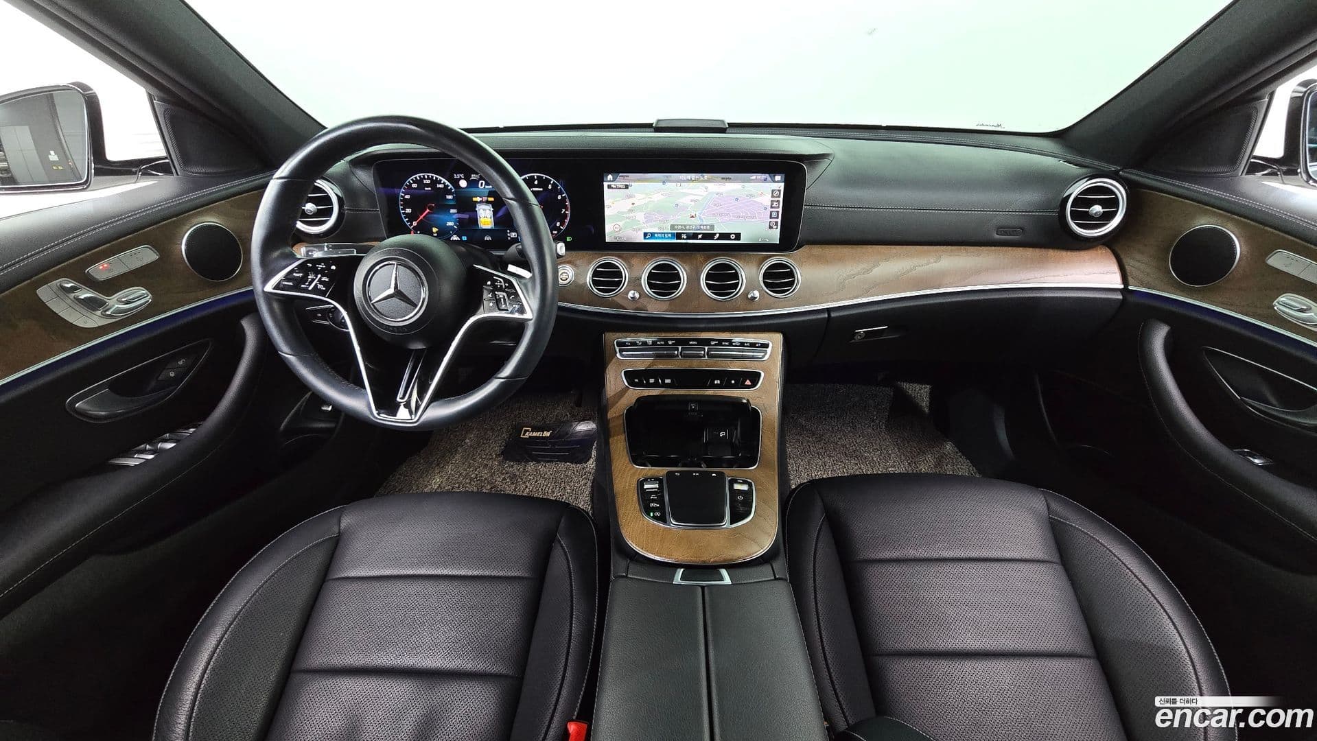 Main__Slider__Photo:E-Class Mercedes-Benz 2021.3-6