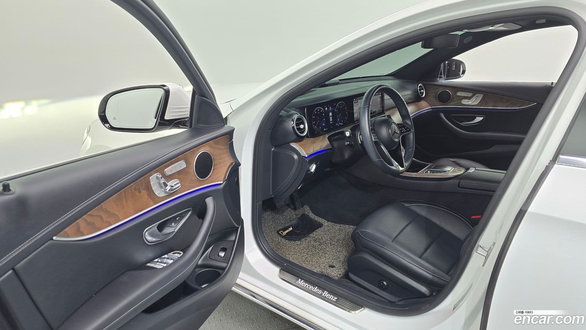 Main__Slider__Photo:E-Class Mercedes-Benz 2021.3-9