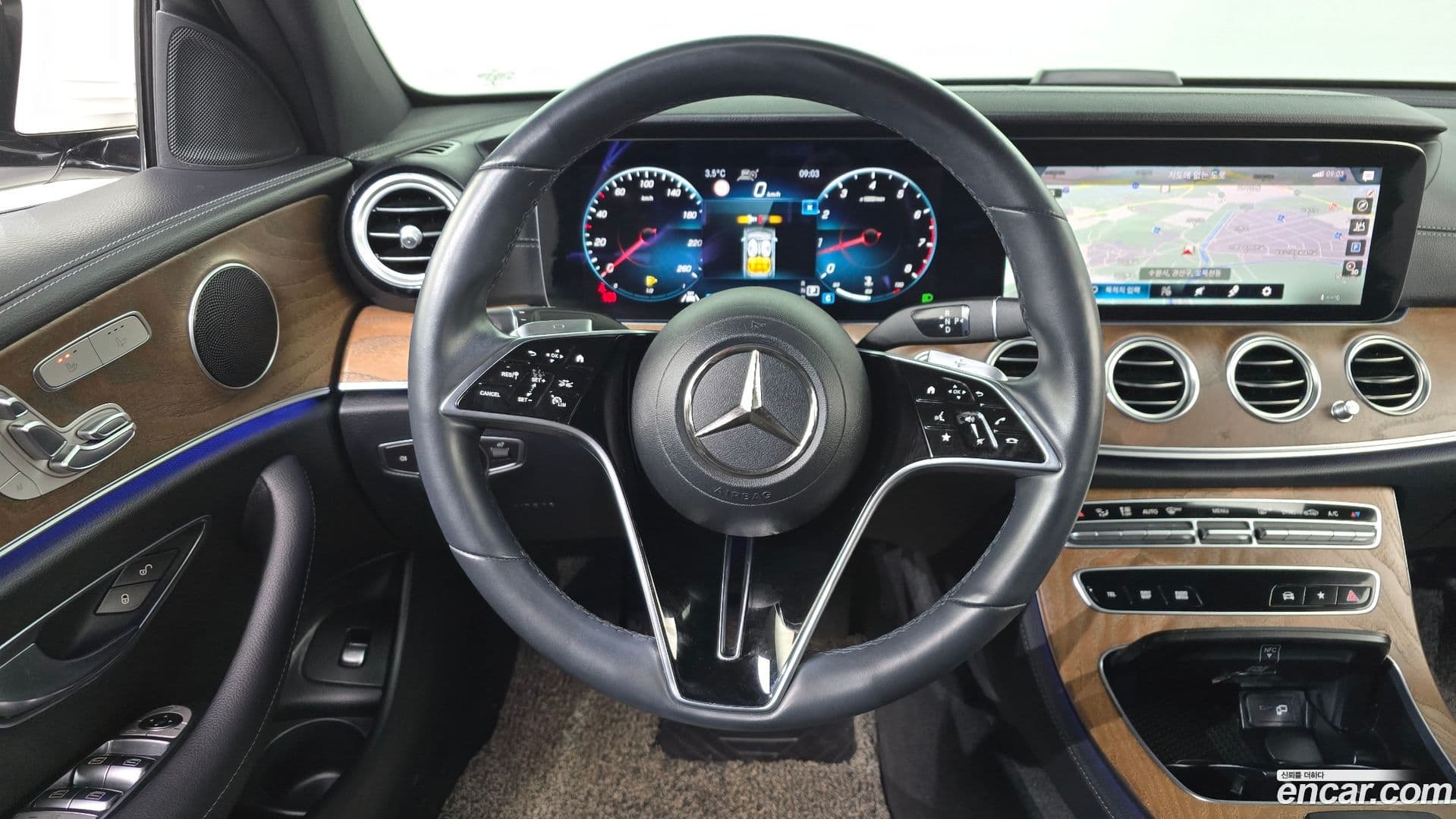 Main__Slider__Photo:E-Class Mercedes-Benz 2021.3-12