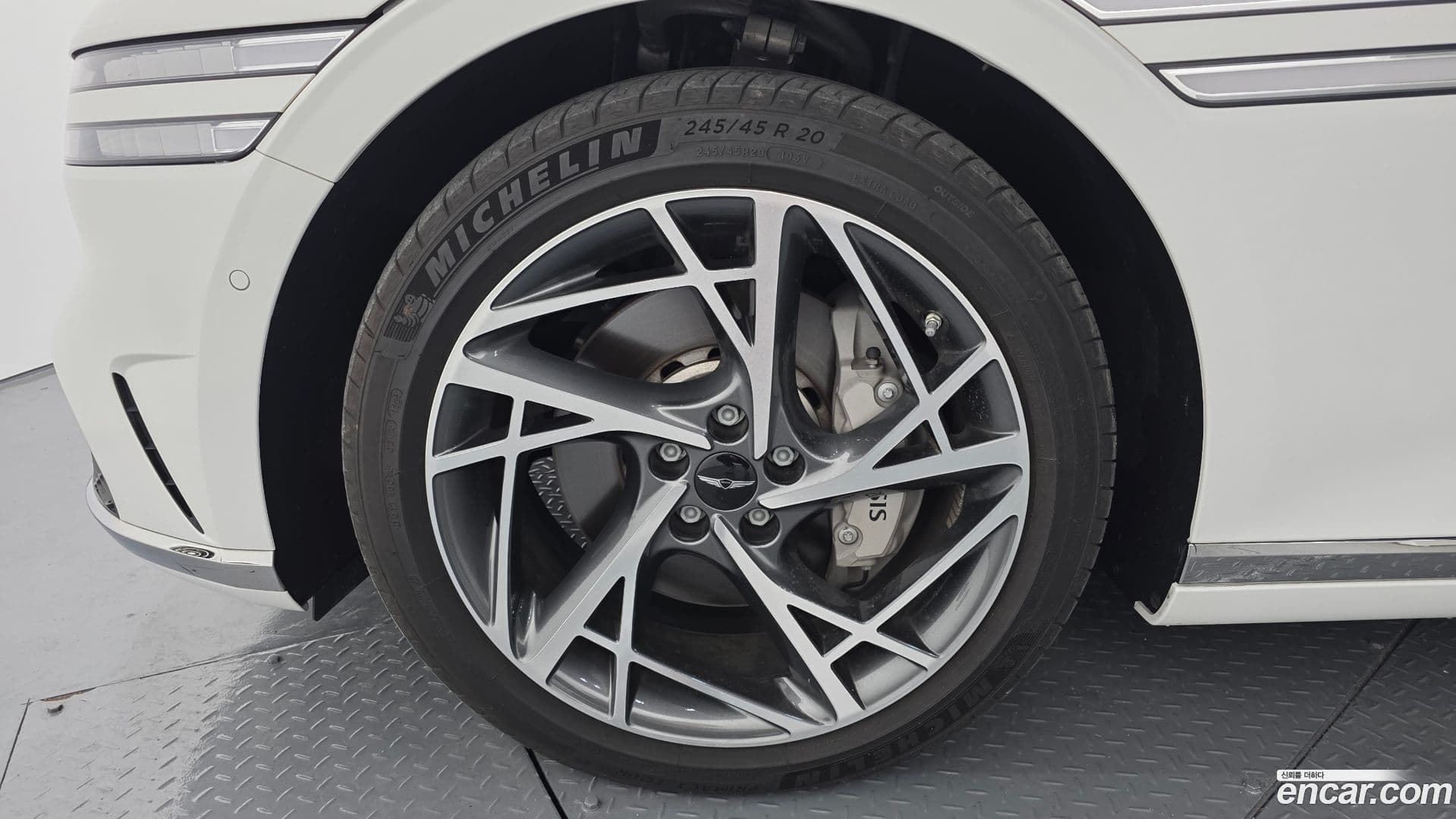 Main__Slider__Photo:G90 Genesis 2023.8-4