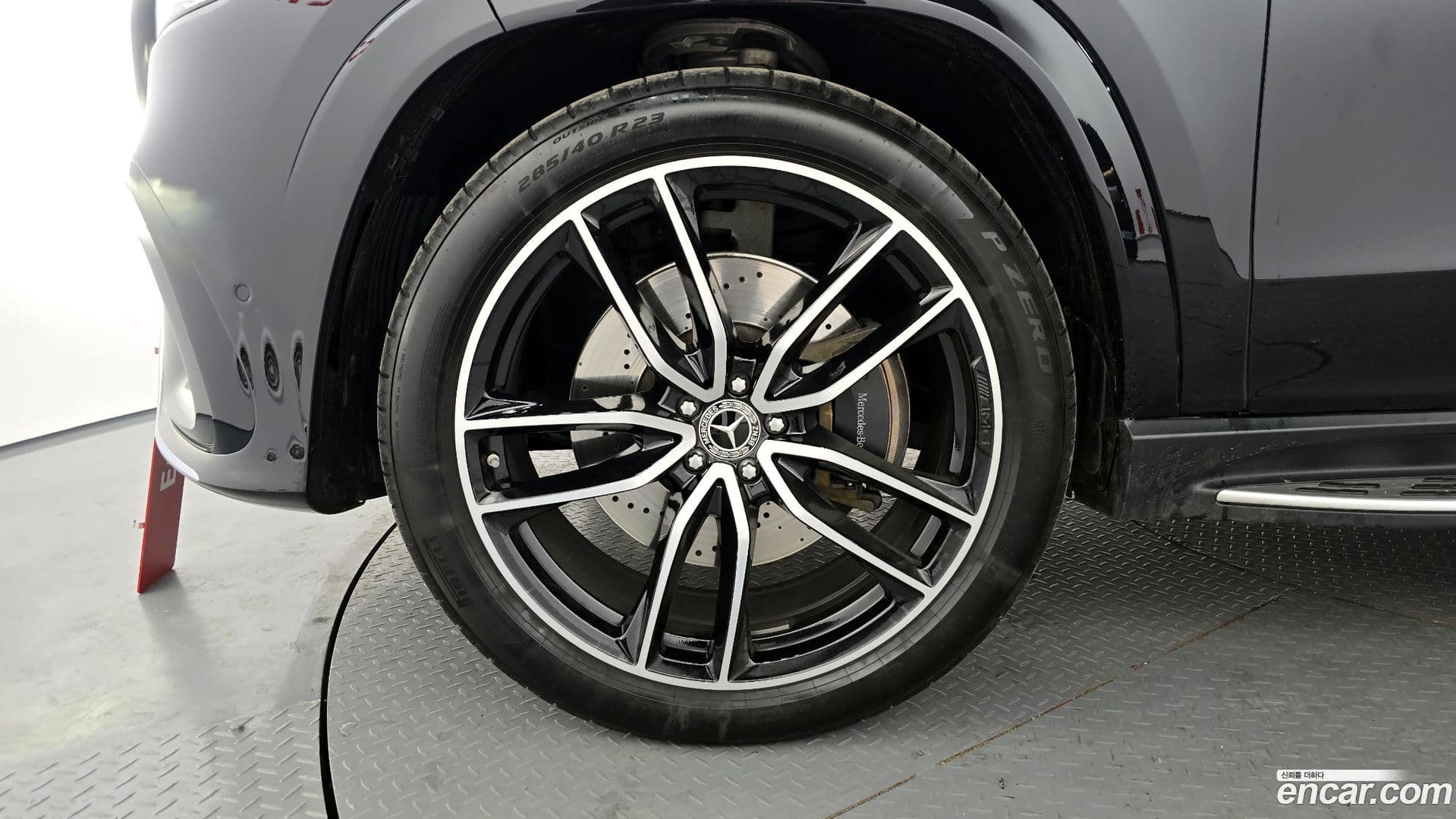 Main__Slider__Photo:GLS-Class Mercedes-Benz 2025.10-4