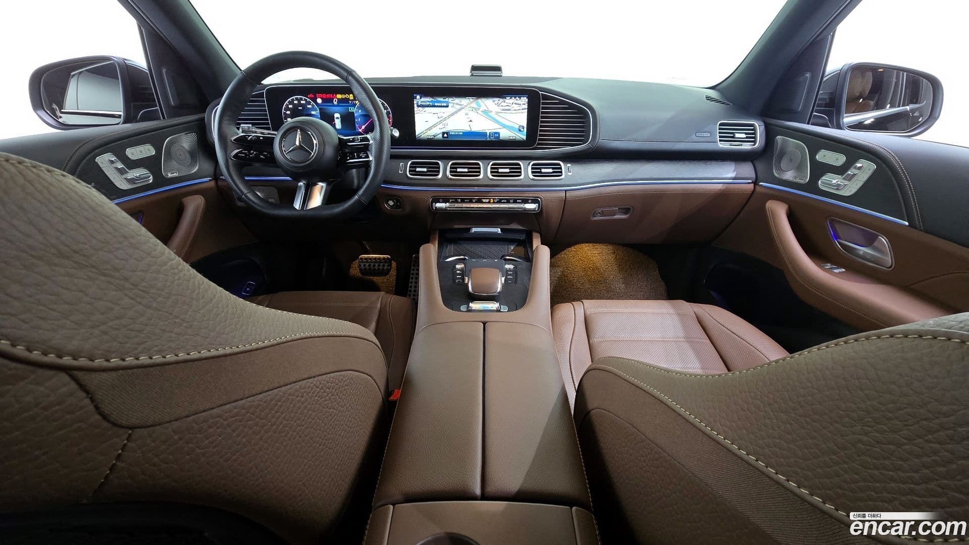 Main__Slider__Photo:GLS-Class Mercedes-Benz 2025.10-6