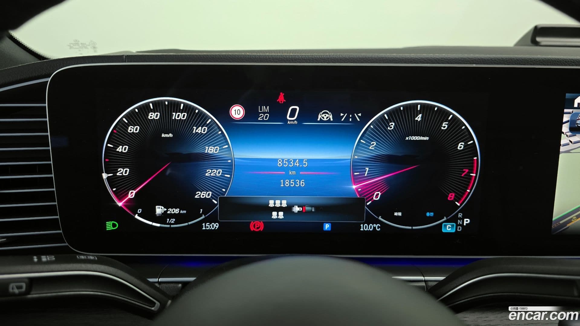 Main__Slider__Photo:GLS-Class Mercedes-Benz 2025.10-7