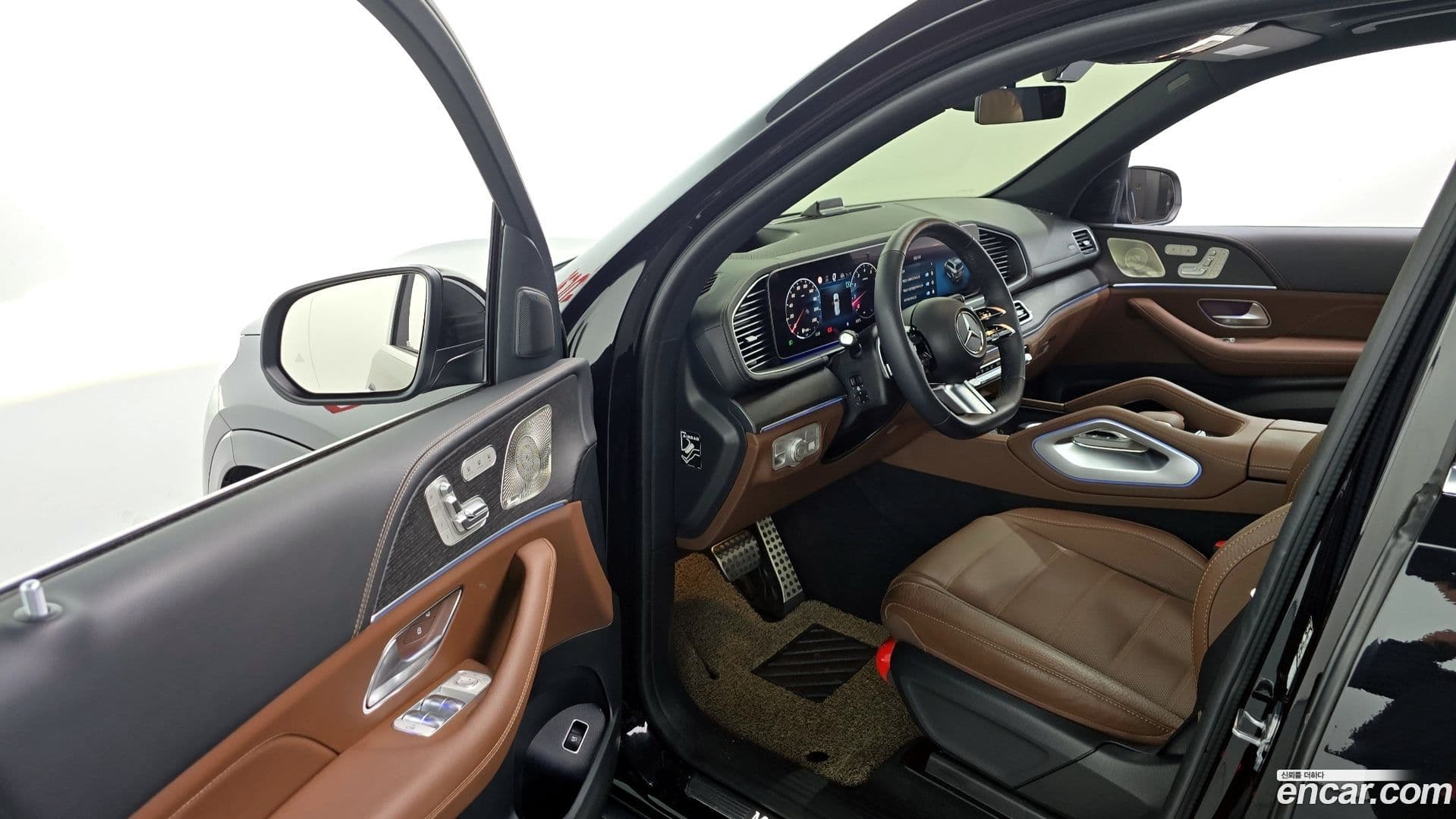 Main__Slider__Photo:GLS-Class Mercedes-Benz 2025.10-9