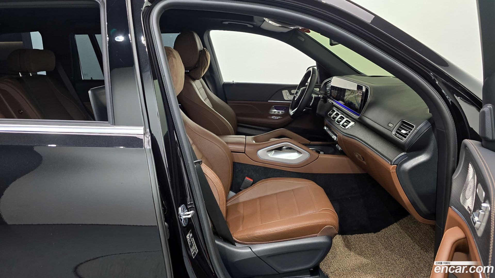 Main__Slider__Photo:GLS-Class Mercedes-Benz 2025.10-10