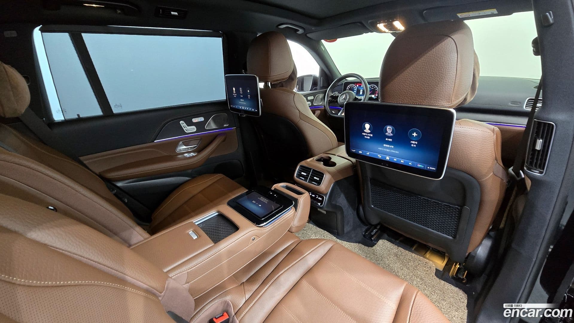 Main__Slider__Photo:GLS-Class Mercedes-Benz 2025.10-11