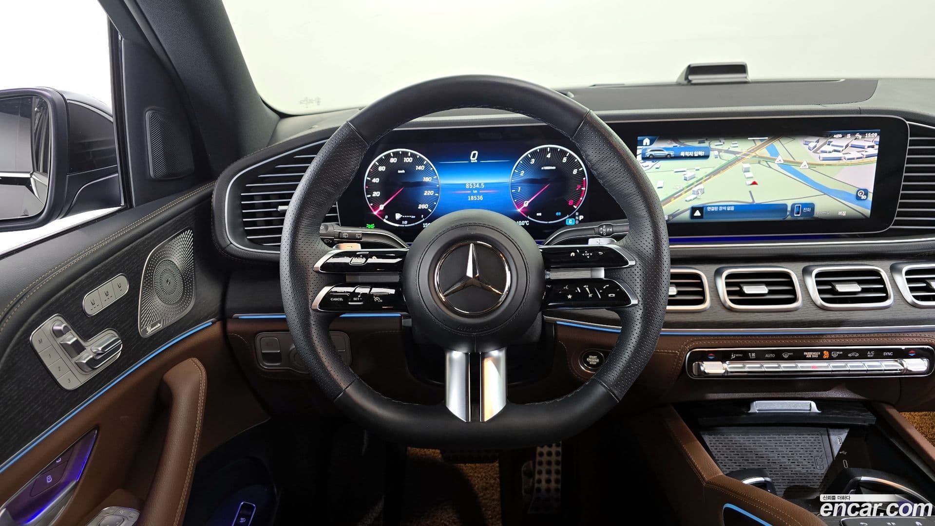 Main__Slider__Photo:GLS-Class Mercedes-Benz 2025.10-12