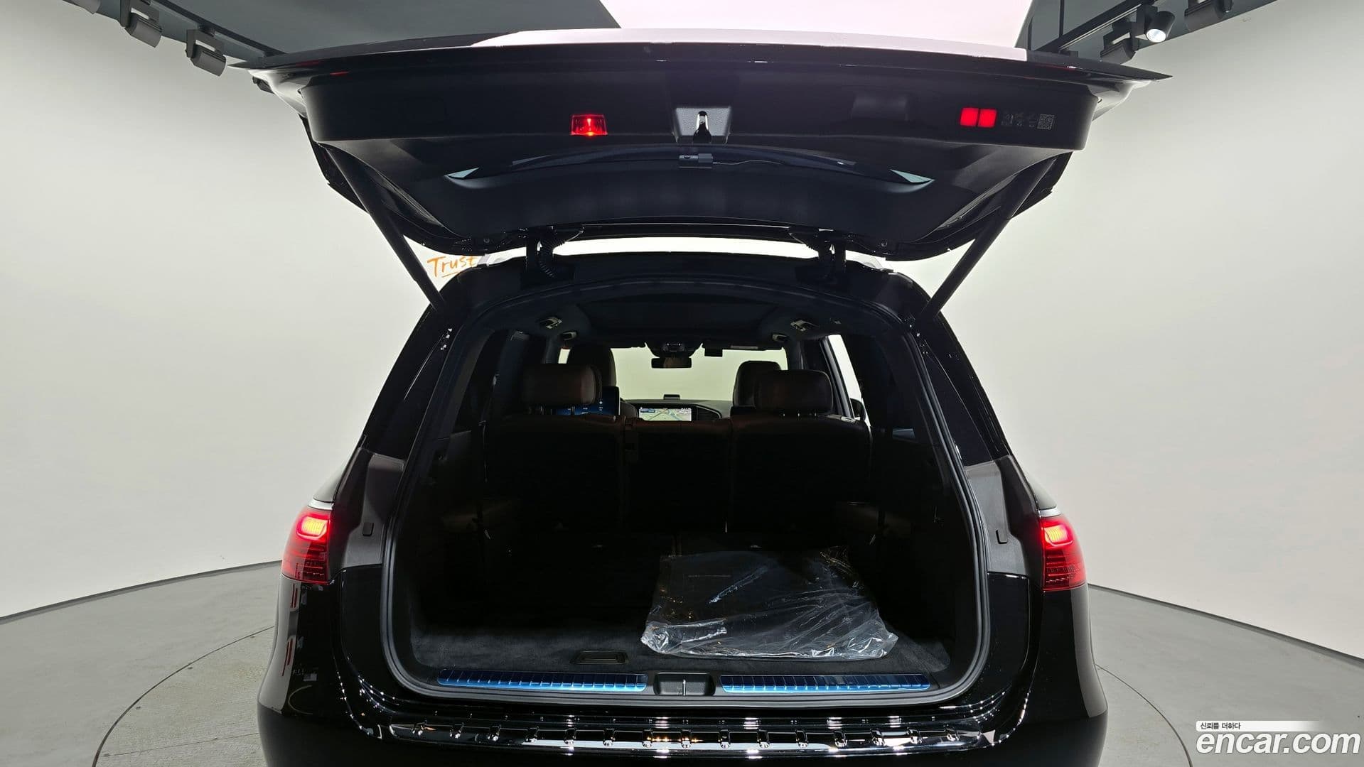 Main__Slider__Photo:GLS-Class Mercedes-Benz 2025.10-19