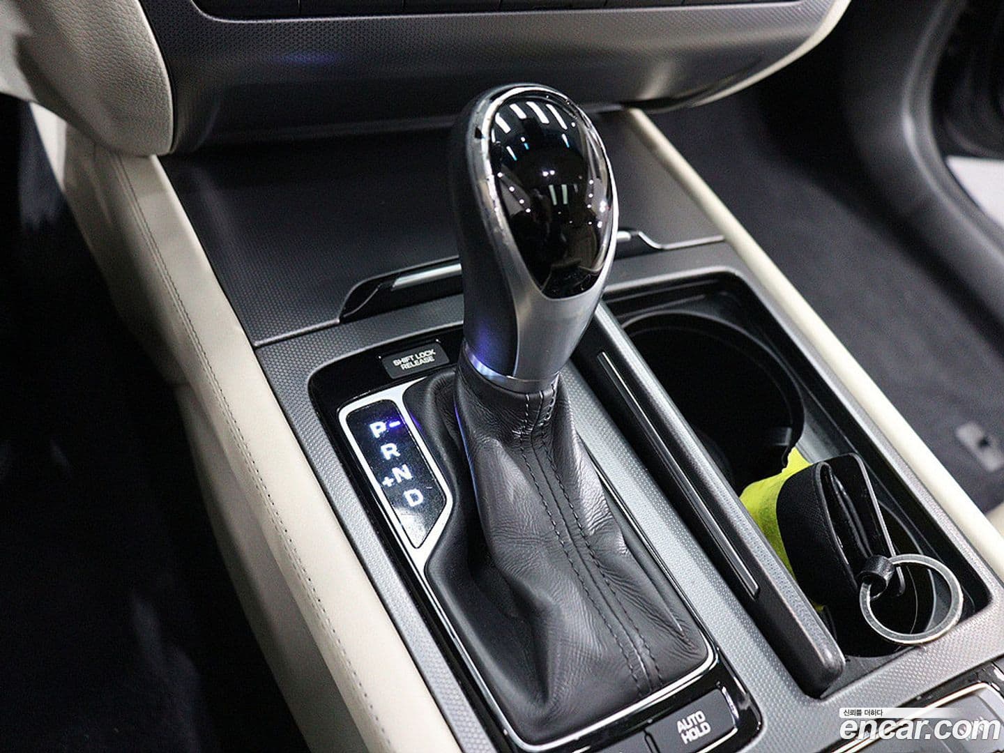 Main__Slider__Photo:Genesis Hyundai 2014.3-7