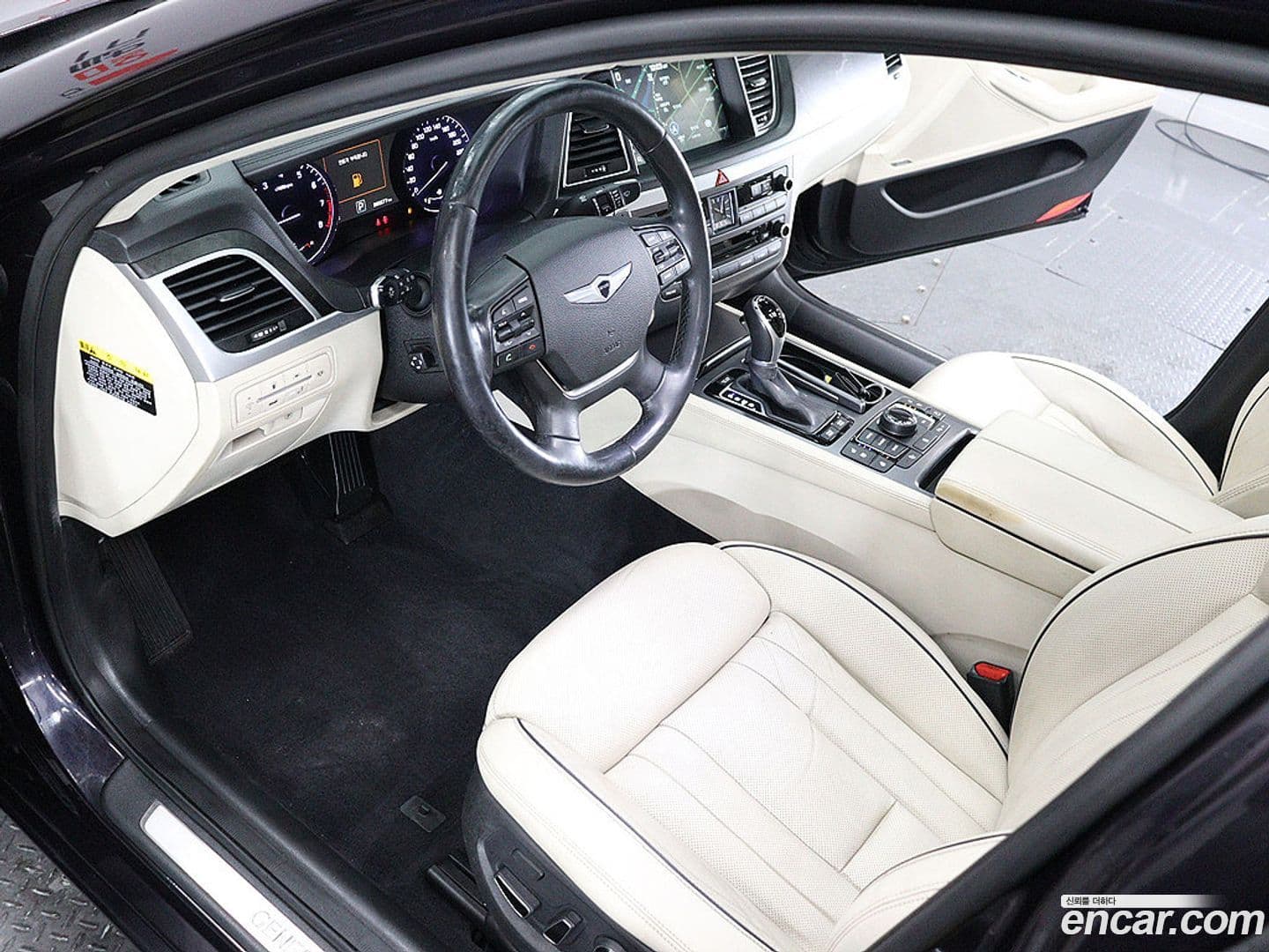 Main__Slider__Photo:Genesis Hyundai 2014.3-14