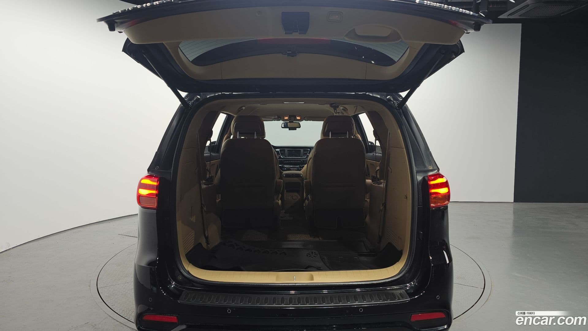 Main__Slider__Photo:Canival Kia 2019.10-19