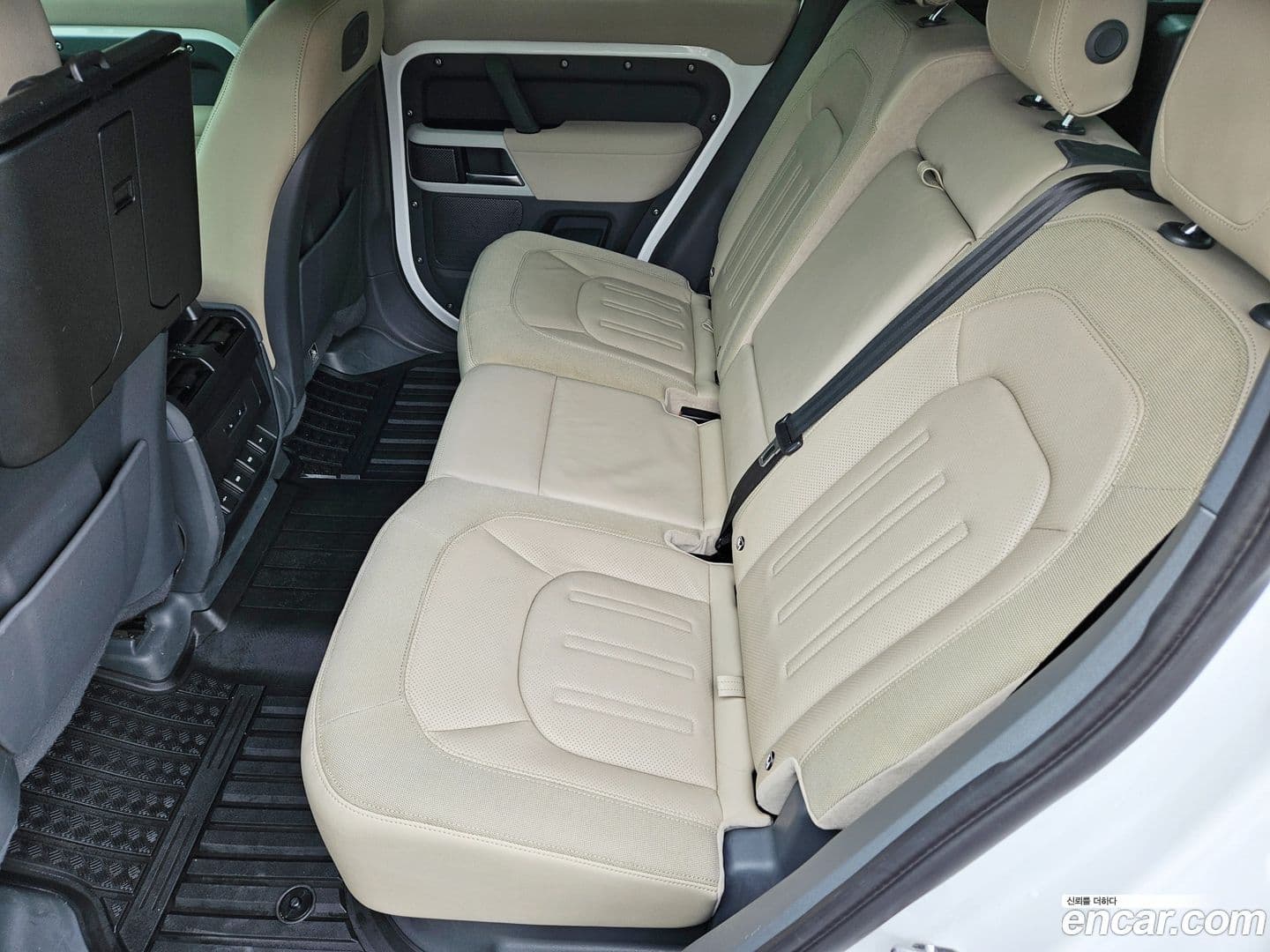 Main__Slider__Photo:Defender Land Rover 2020.11-5