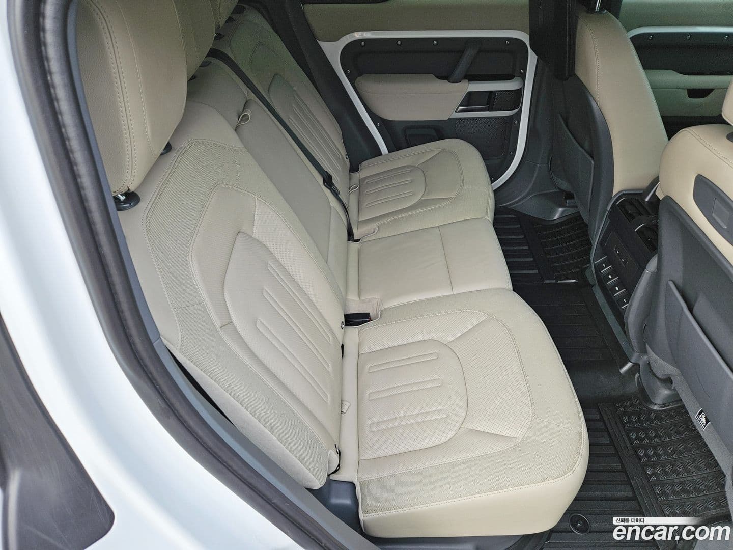 Main__Slider__Photo:Defender Land Rover 2020.11-14