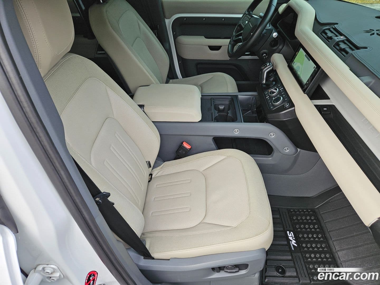 Main__Slider__Photo:Defender Land Rover 2020.11-15