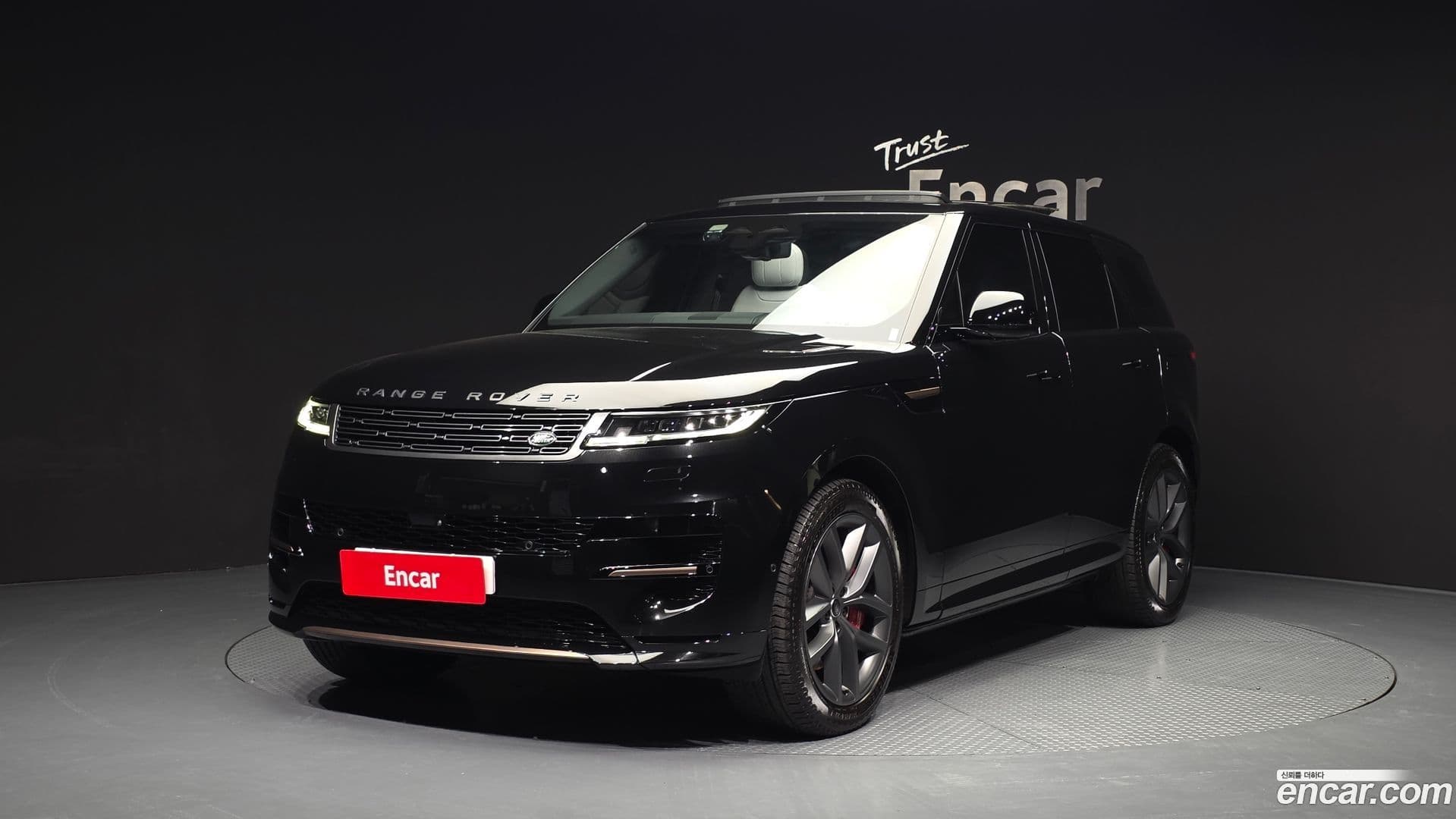 Main__Slider__Photo:Range Rover Sport Land Rover 2025.3-0
