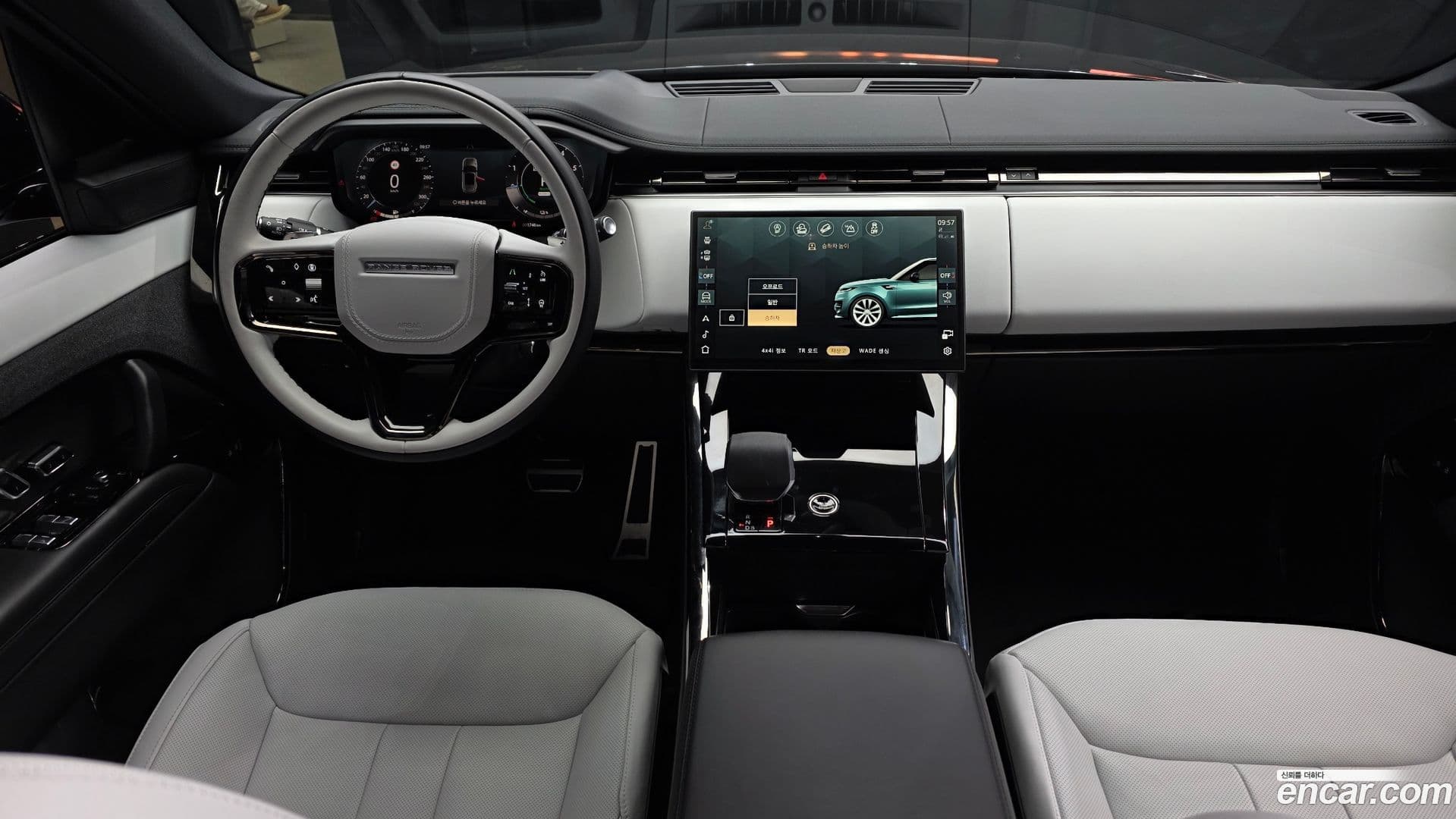 Main__Slider__Photo:Range Rover Sport Land Rover 2025.3-6