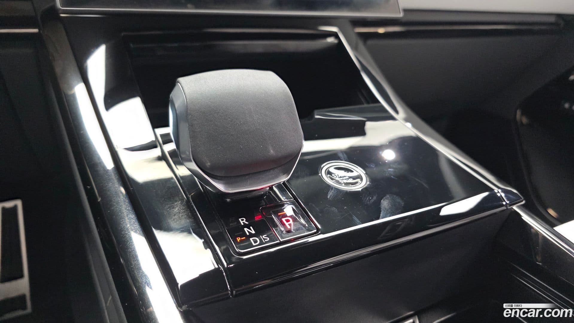 Main__Slider__Photo:Range Rover Sport Land Rover 2025.3-8