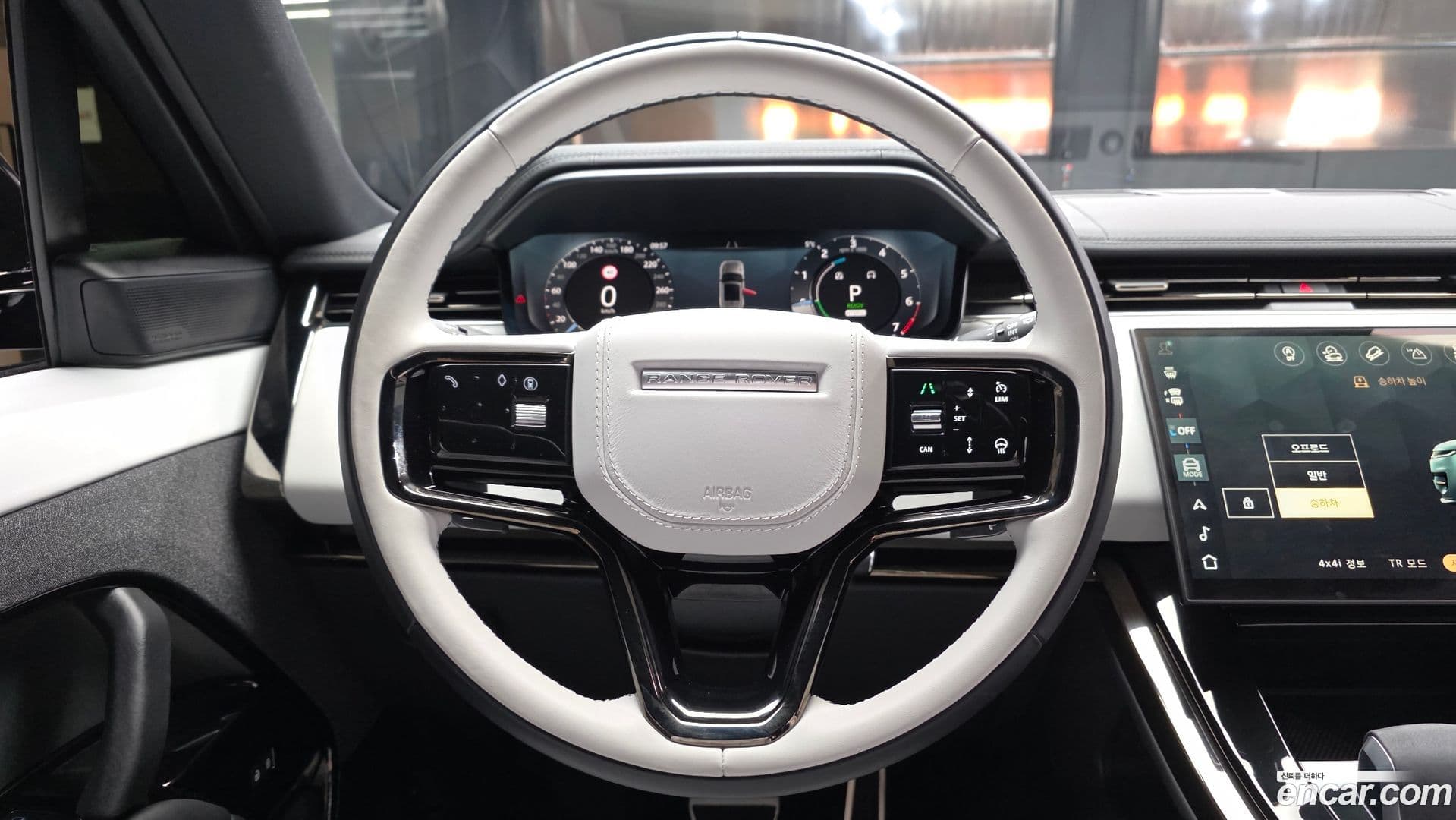 Main__Slider__Photo:Range Rover Sport Land Rover 2025.3-12