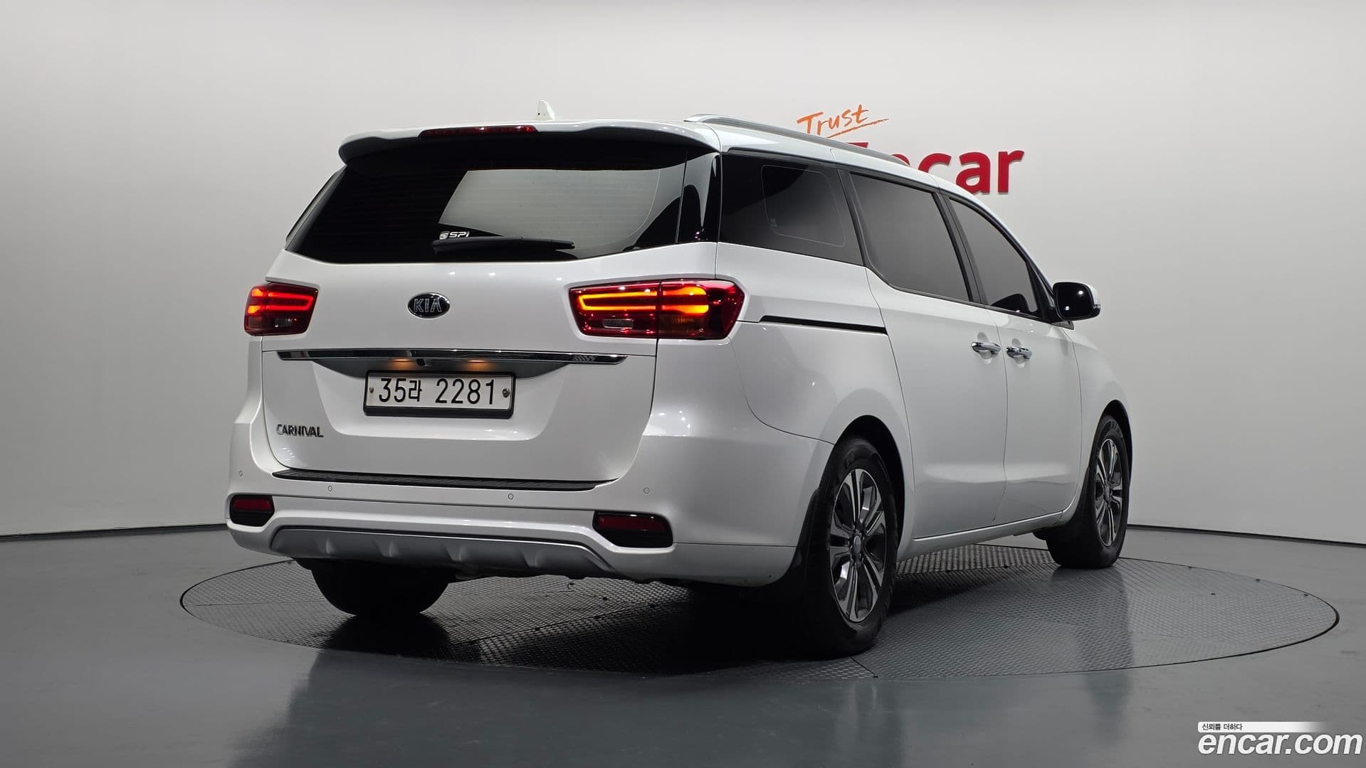 Main__Slider__Photo:Canival Kia 2018.6-1