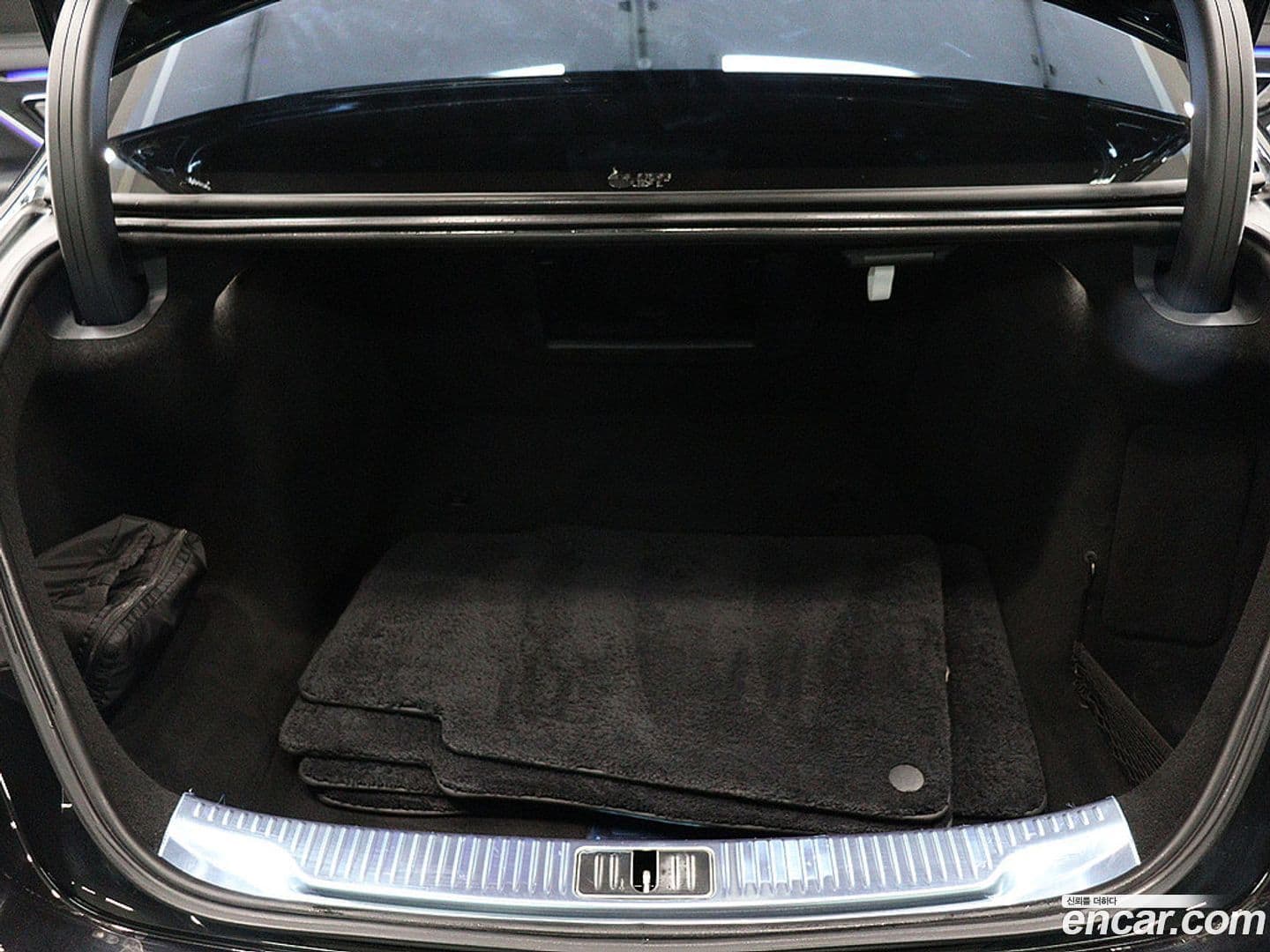 Main__Slider__Photo:S-Class Mercedes-Benz 2021.10-4