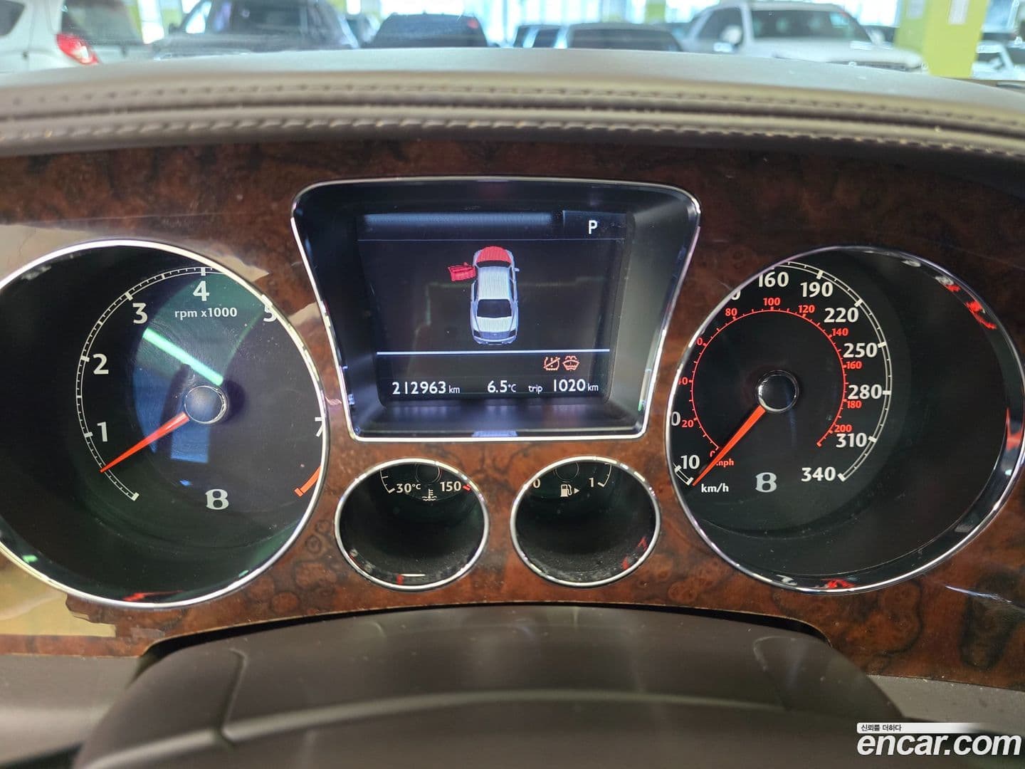 Main__Slider__Photo:Flying Spur Bentley 2011.9-7