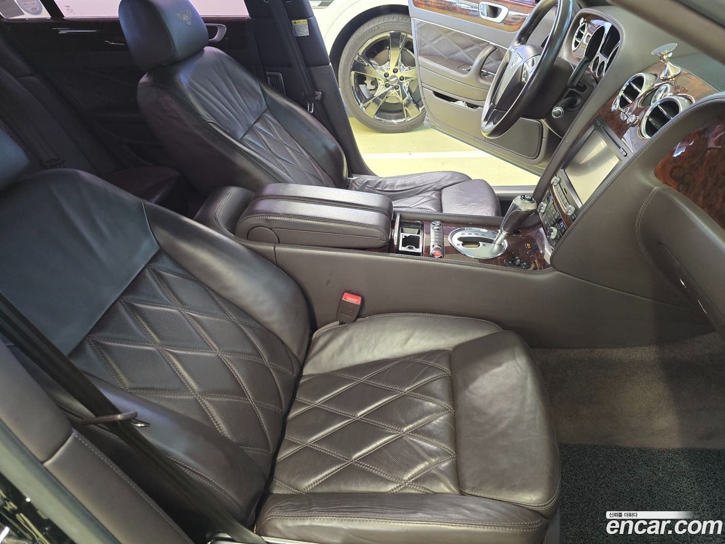 Main__Slider__Photo:Flying Spur Bentley 2011.9-8