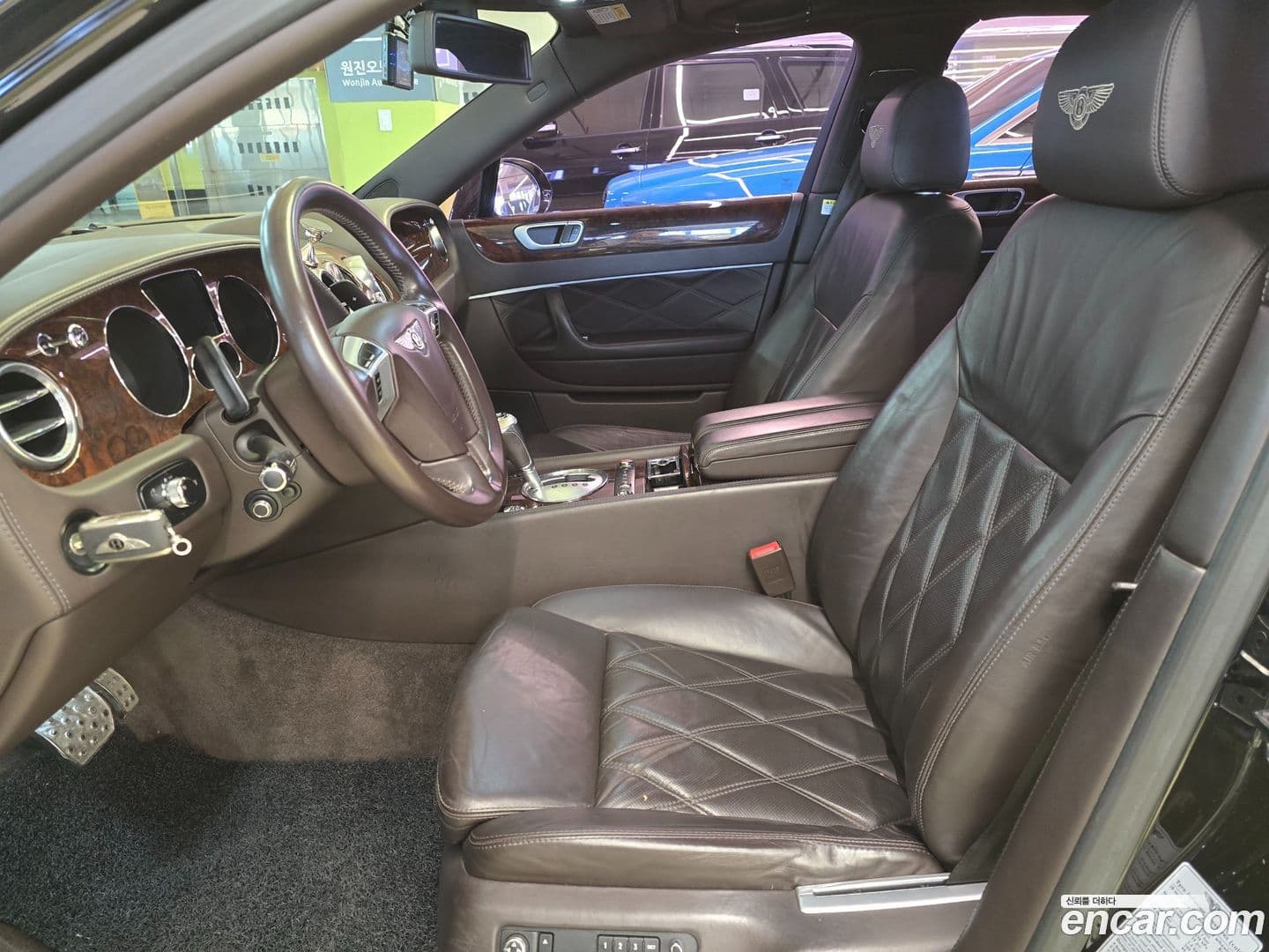 Main__Slider__Photo:Flying Spur Bentley 2011.9-9