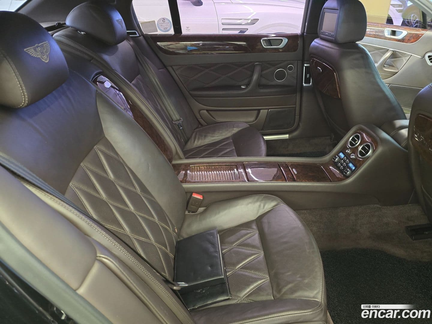 Main__Slider__Photo:Flying Spur Bentley 2011.9-11