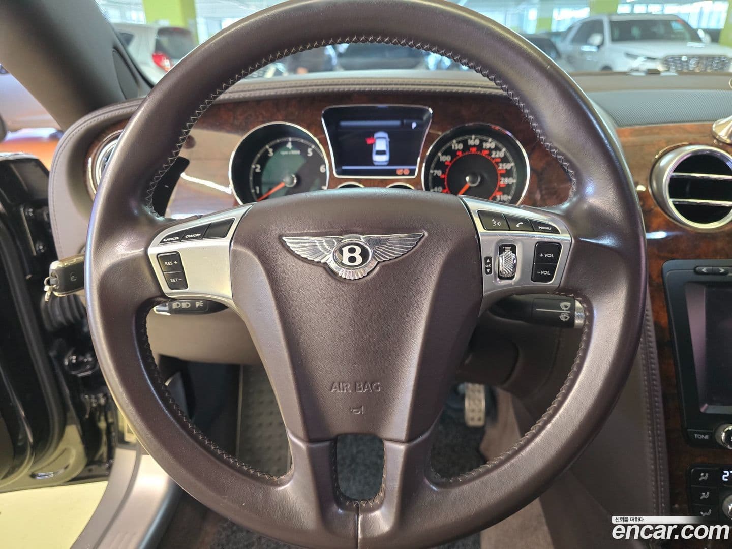 Main__Slider__Photo:Flying Spur Bentley 2011.9-13