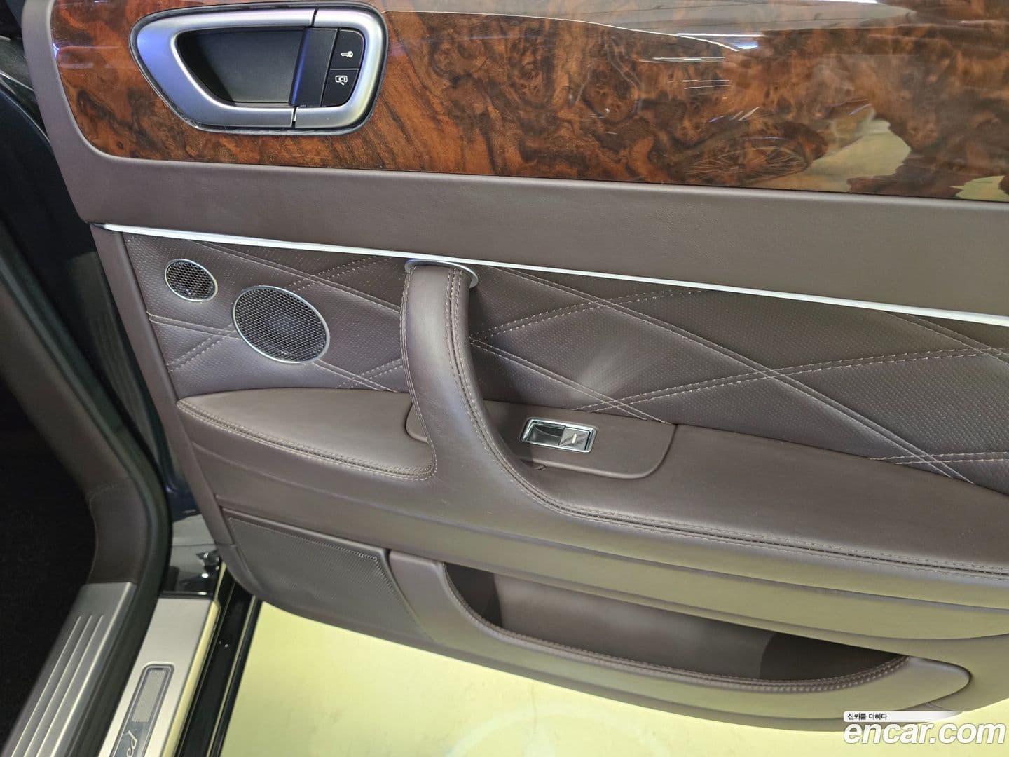 Main__Slider__Photo:Flying Spur Bentley 2011.9-15