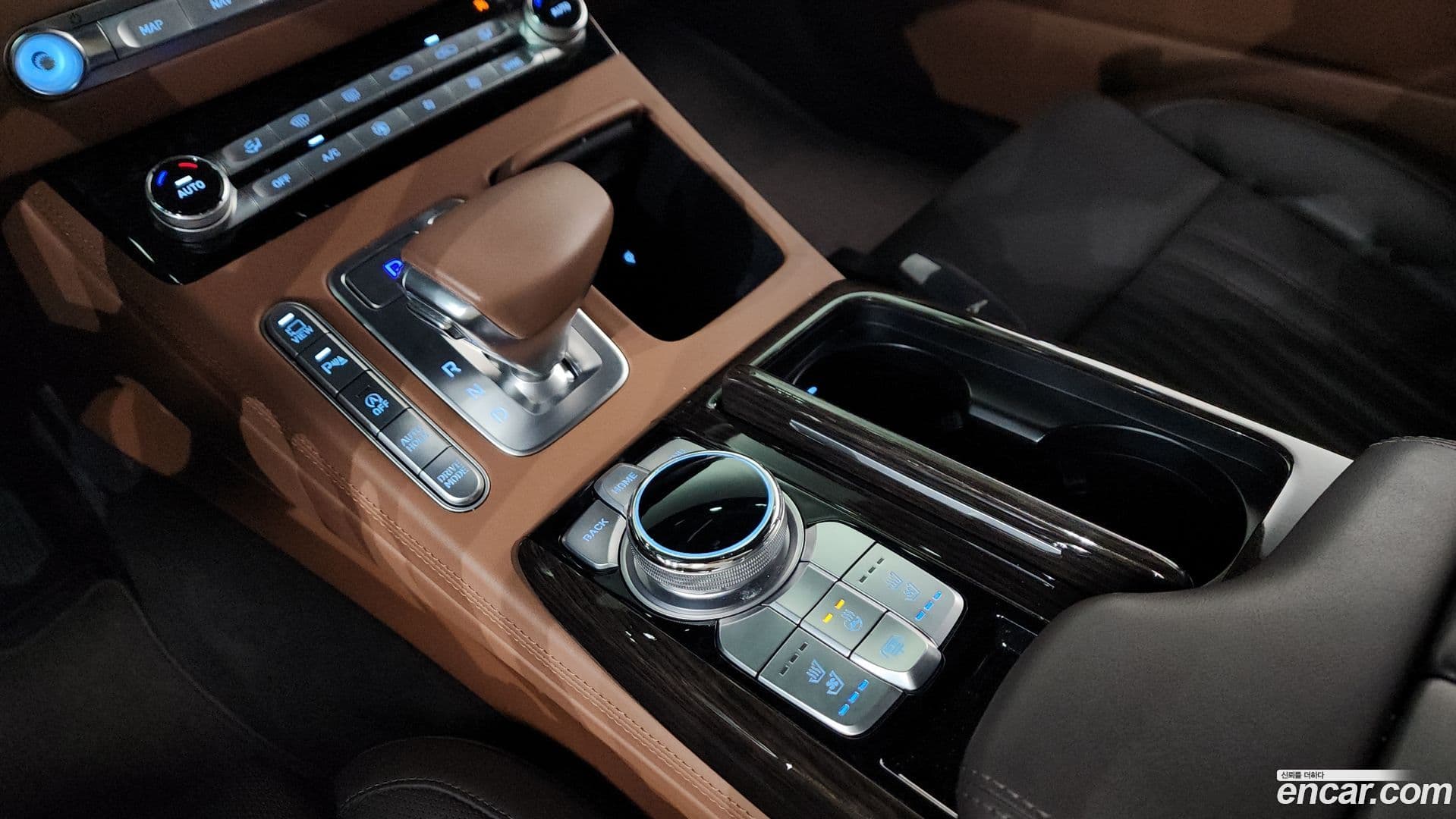 Main__Slider__Photo:G90 Genesis 2021.6-8