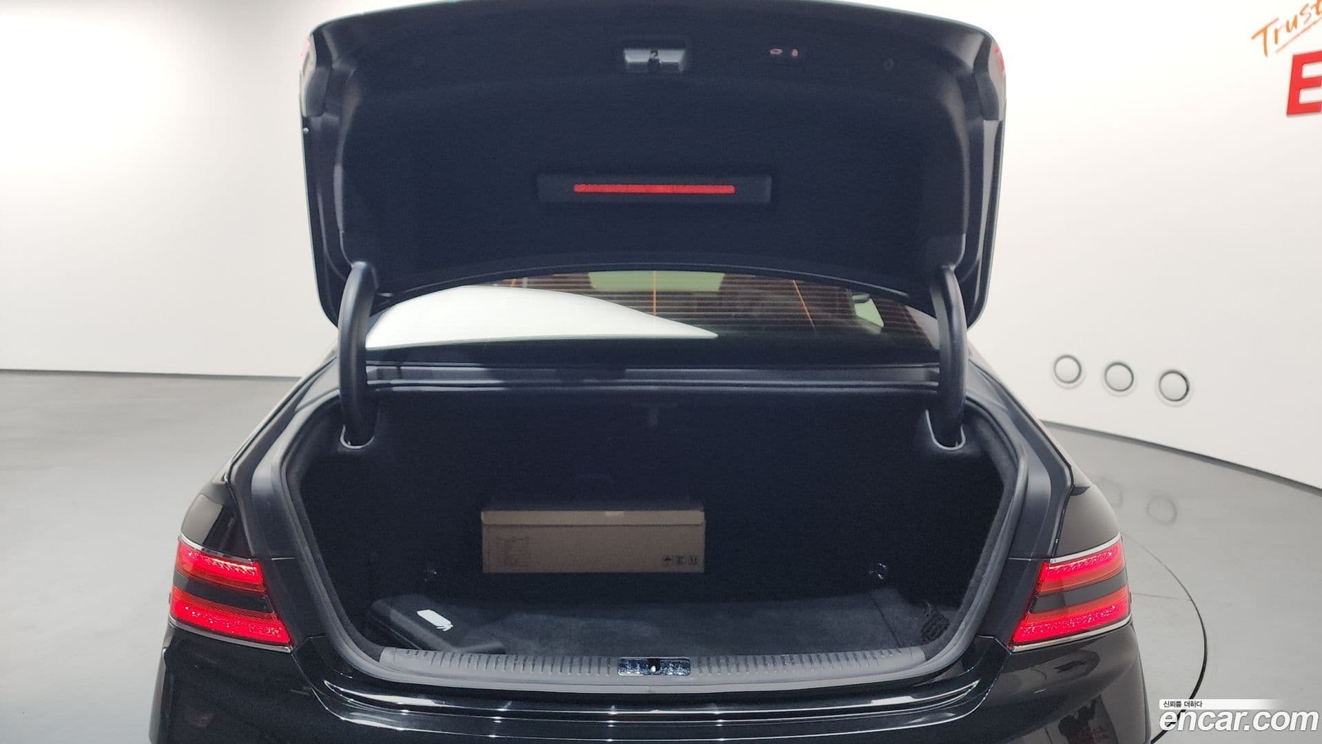 Main__Slider__Photo:G90 Genesis 2021.6-19