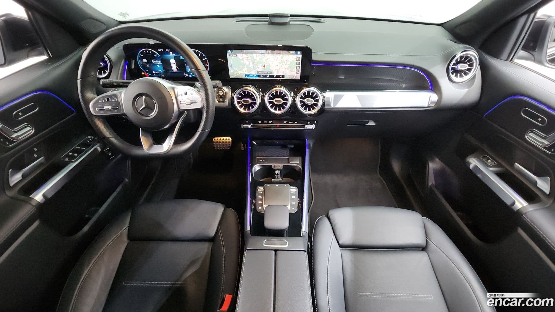 Main__Slider__Photo:GLB-Class Mercedes-Benz 2021.2-6