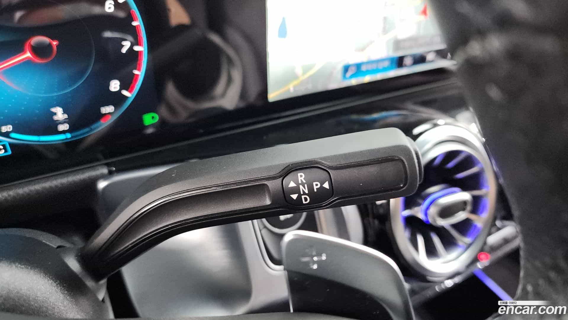 GLB-Class Mercedes-Benz 2021.2-INNER-009