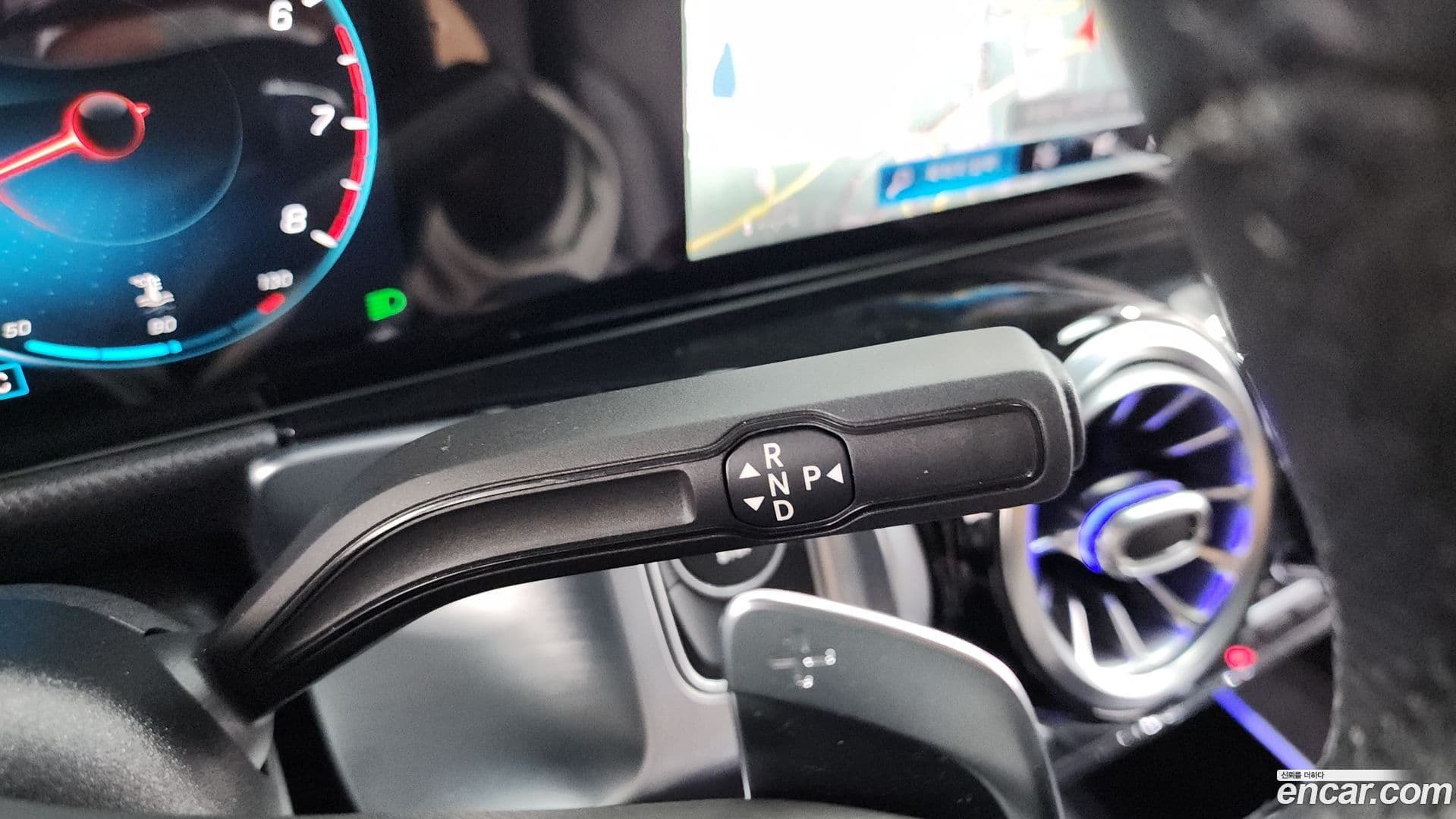 Main__Slider__Photo:GLB-Class Mercedes-Benz 2021.2-8