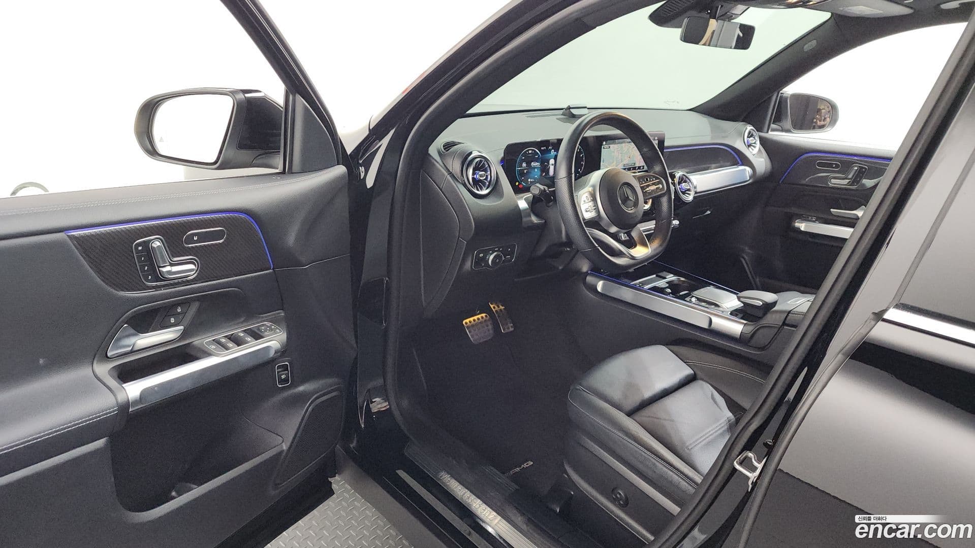 Main__Slider__Photo:GLB-Class Mercedes-Benz 2021.2-9