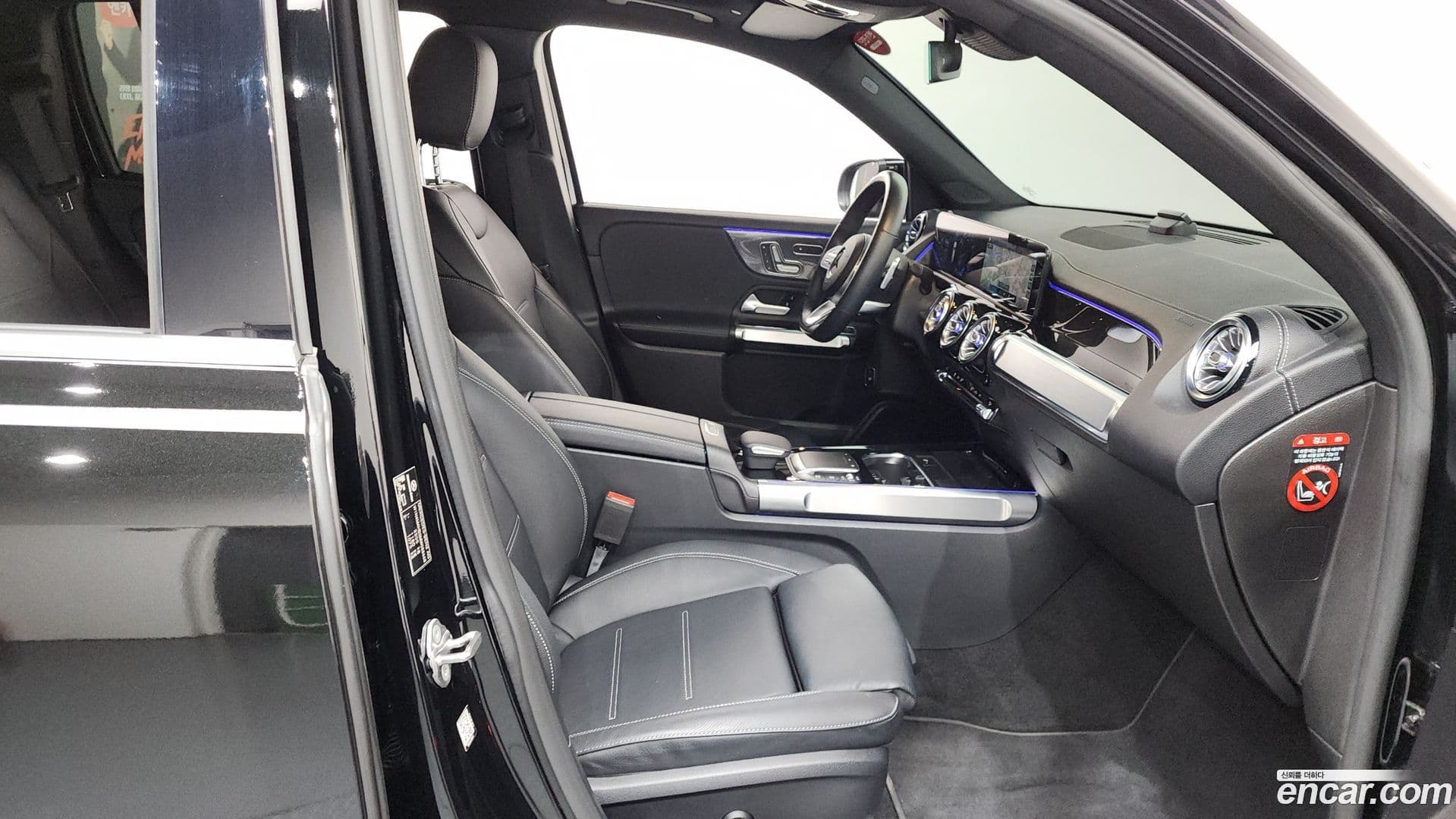 Main__Slider__Photo:GLB-Class Mercedes-Benz 2021.2-10