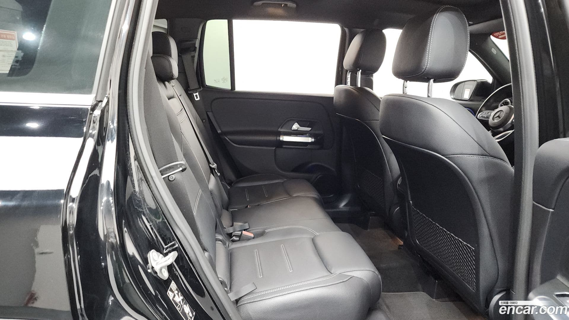 Main__Slider__Photo:GLB-Class Mercedes-Benz 2021.2-11