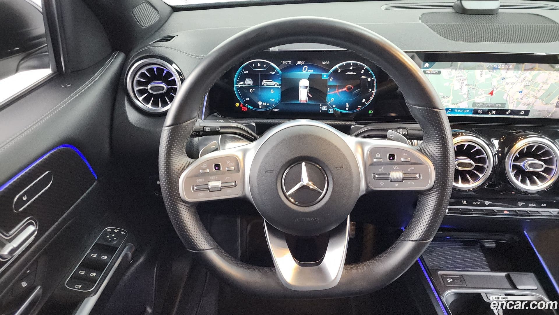 Main__Slider__Photo:GLB-Class Mercedes-Benz 2021.2-12