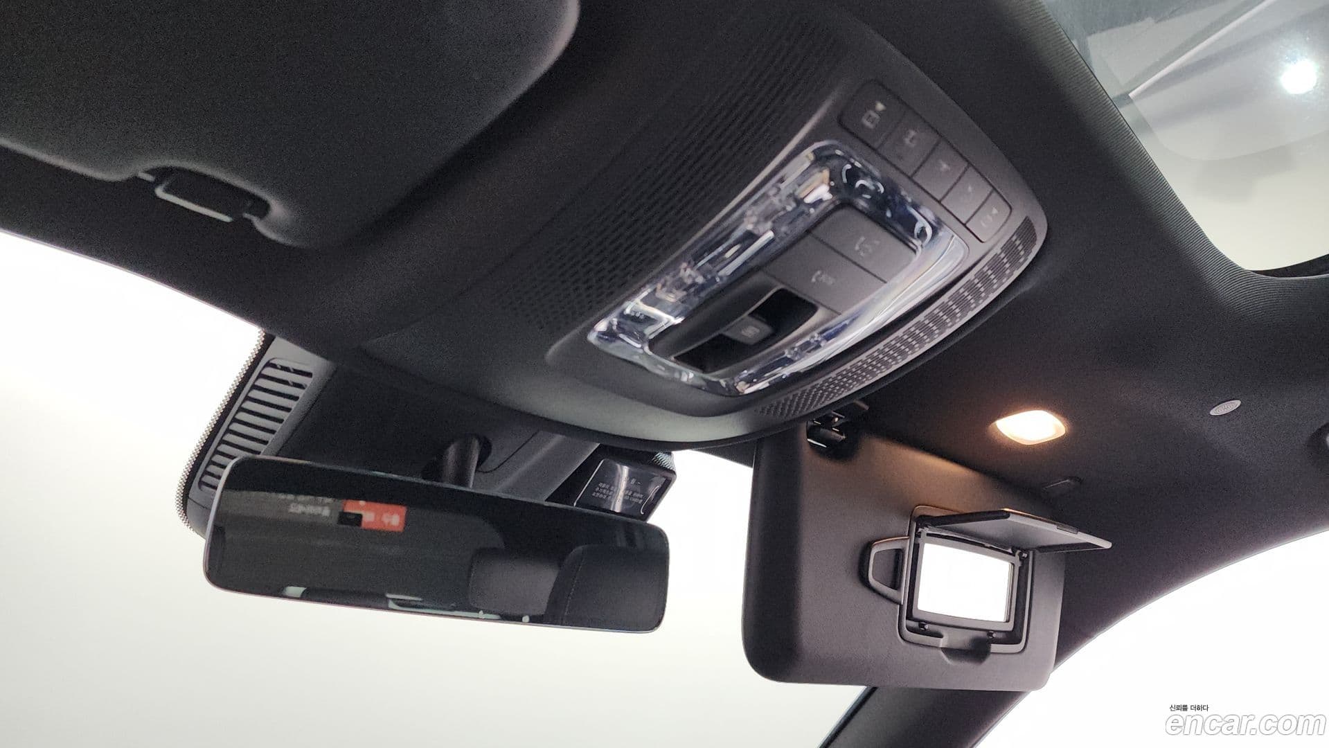 Main__Slider__Photo:GLB-Class Mercedes-Benz 2021.2-16