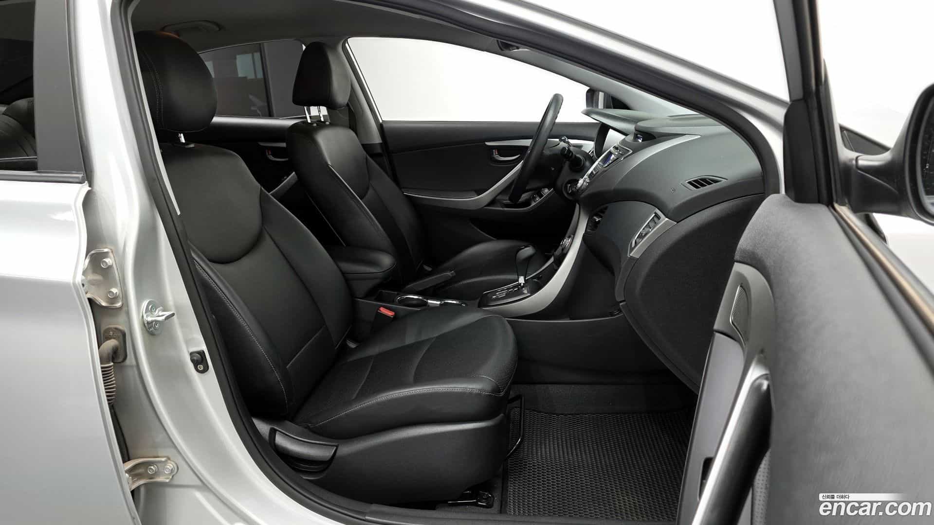 AVANTE Hyundai 2012.9-OPTION-015