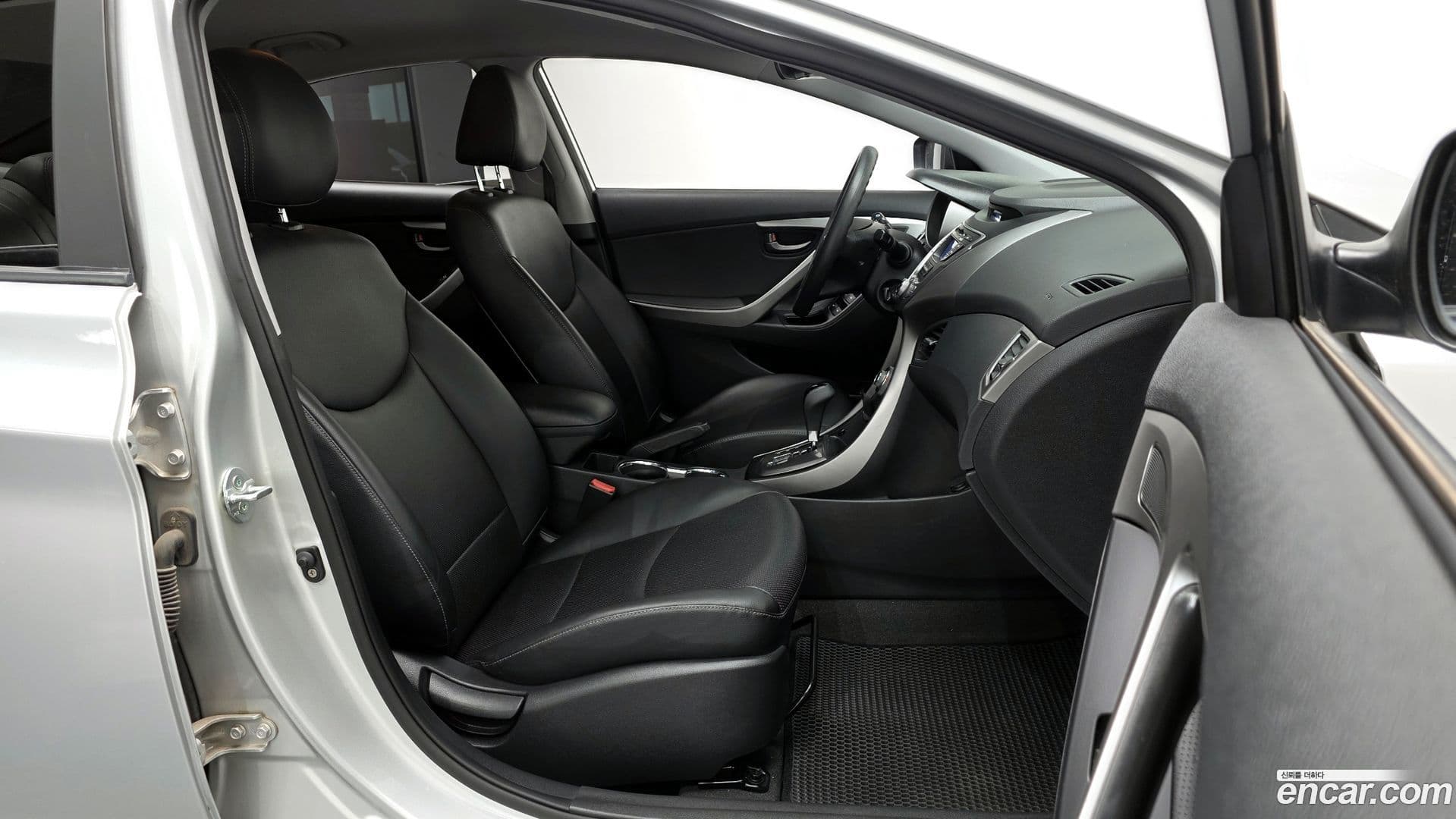 Main__Slider__Photo:AVANTE Hyundai 2012.9-10