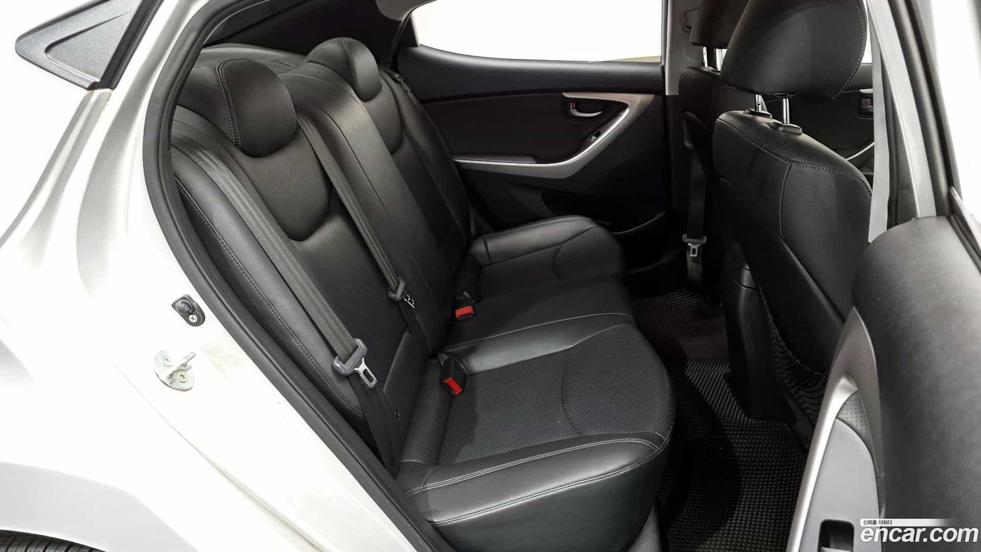 AVANTE Hyundai 2012.9-OPTION-016