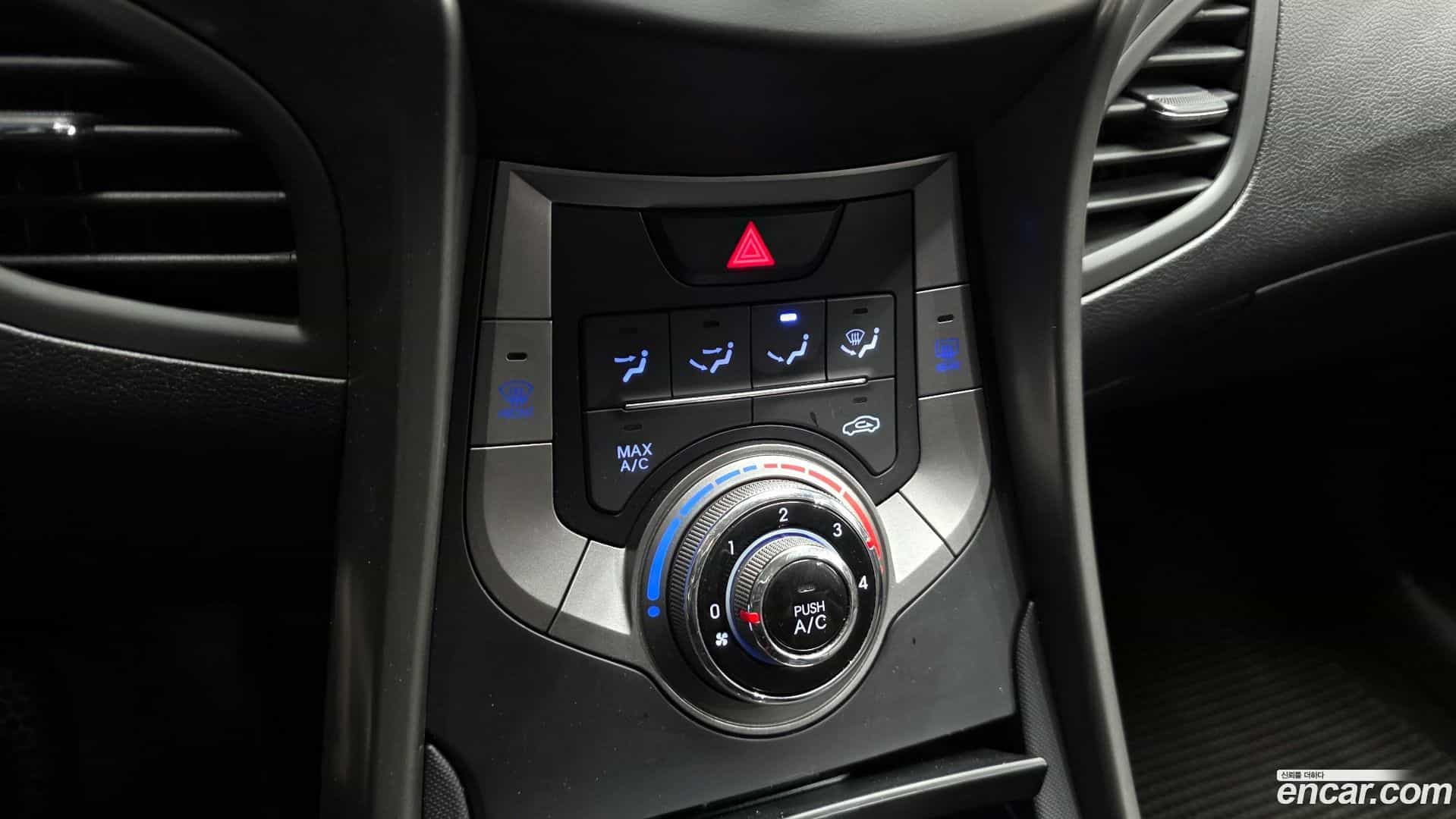 AVANTE Hyundai 2012.9-OPTION-020