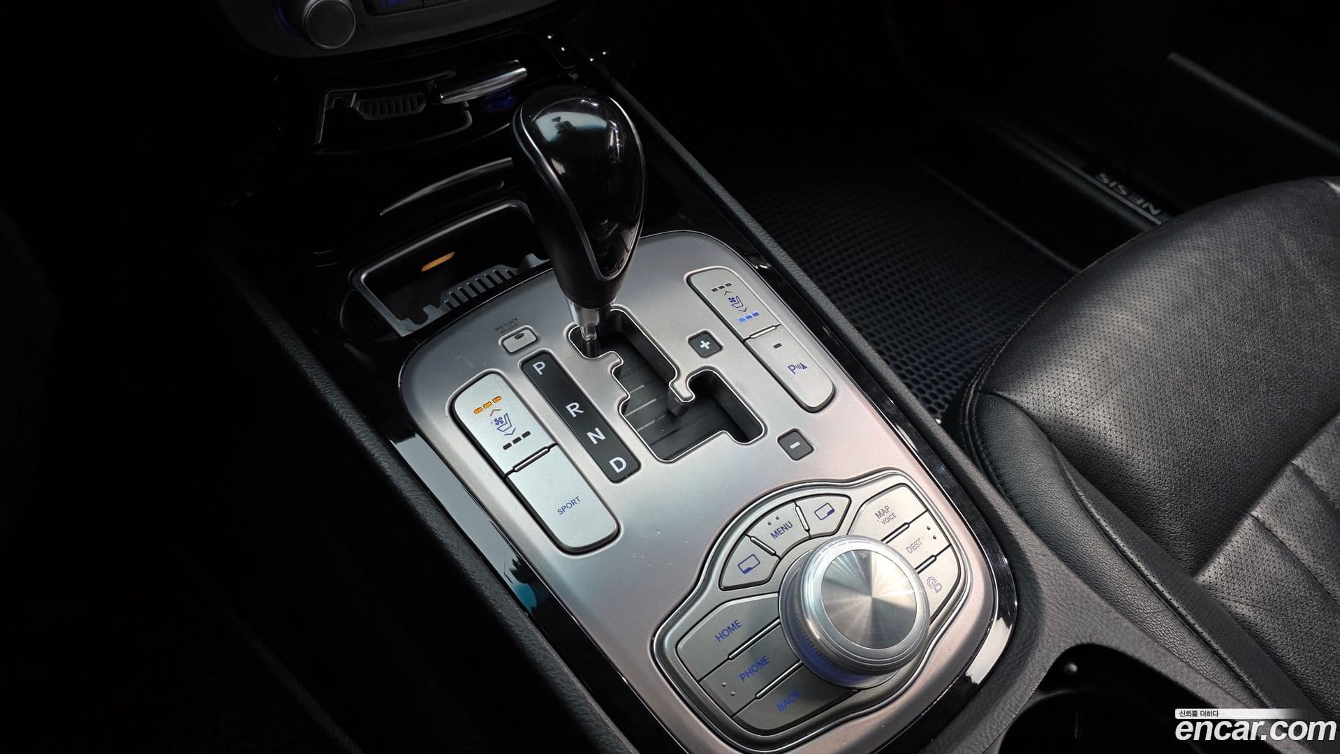 Main__Slider__Photo:Genesis Hyundai 2012.9-8