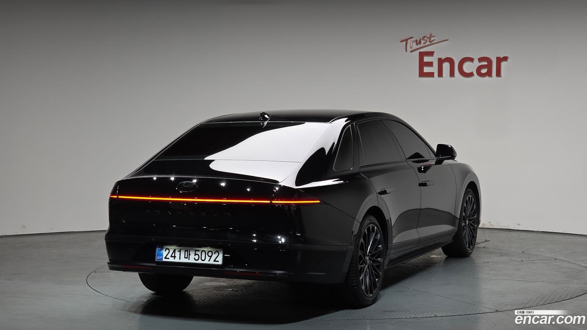 Main__Slider__Photo:Grandeur Hyundai 2025.11-1