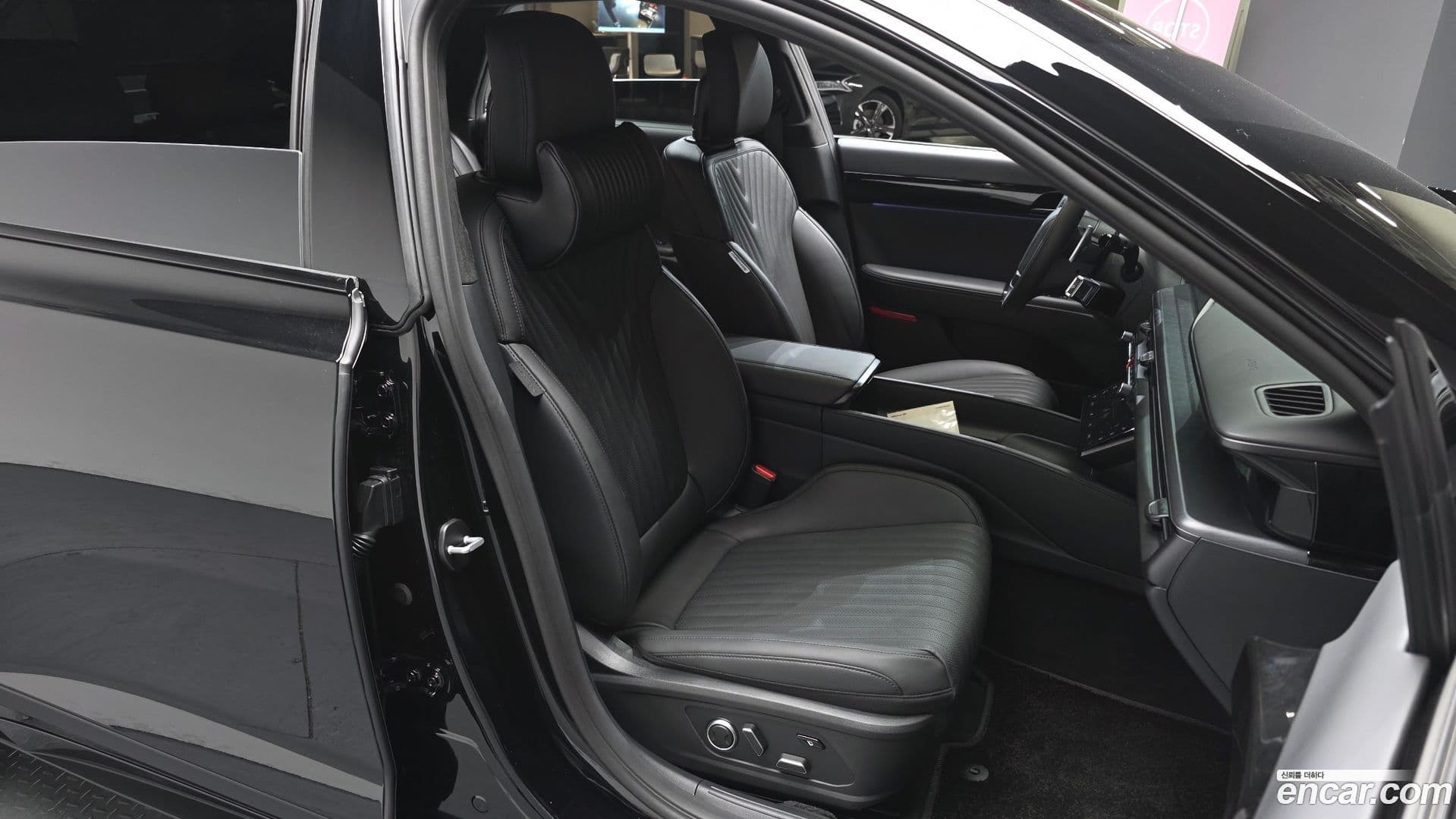 Main__Slider__Photo:Grandeur Hyundai 2025.11-11