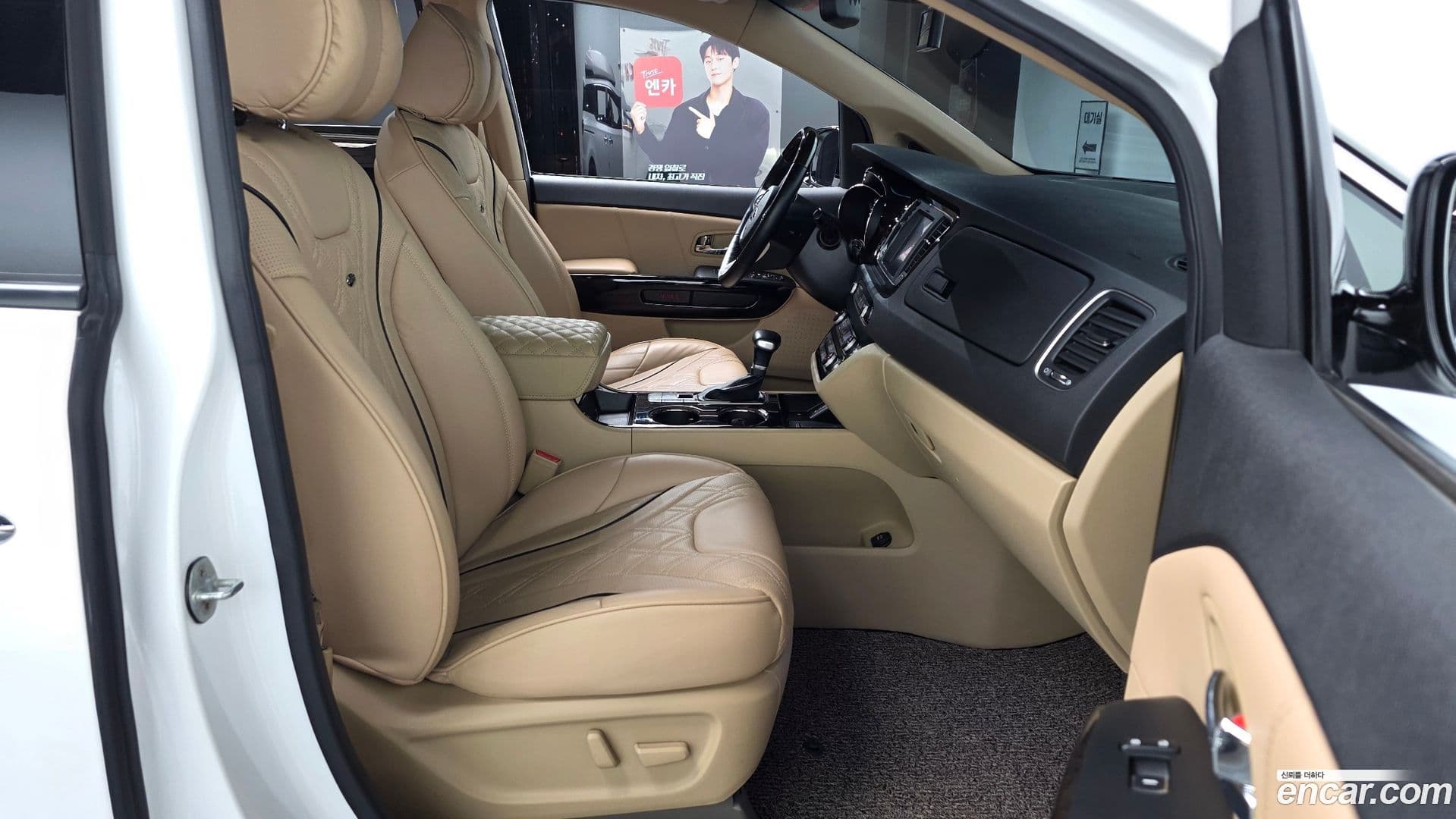 Main__Slider__Photo:Canival Kia 2019.1-9